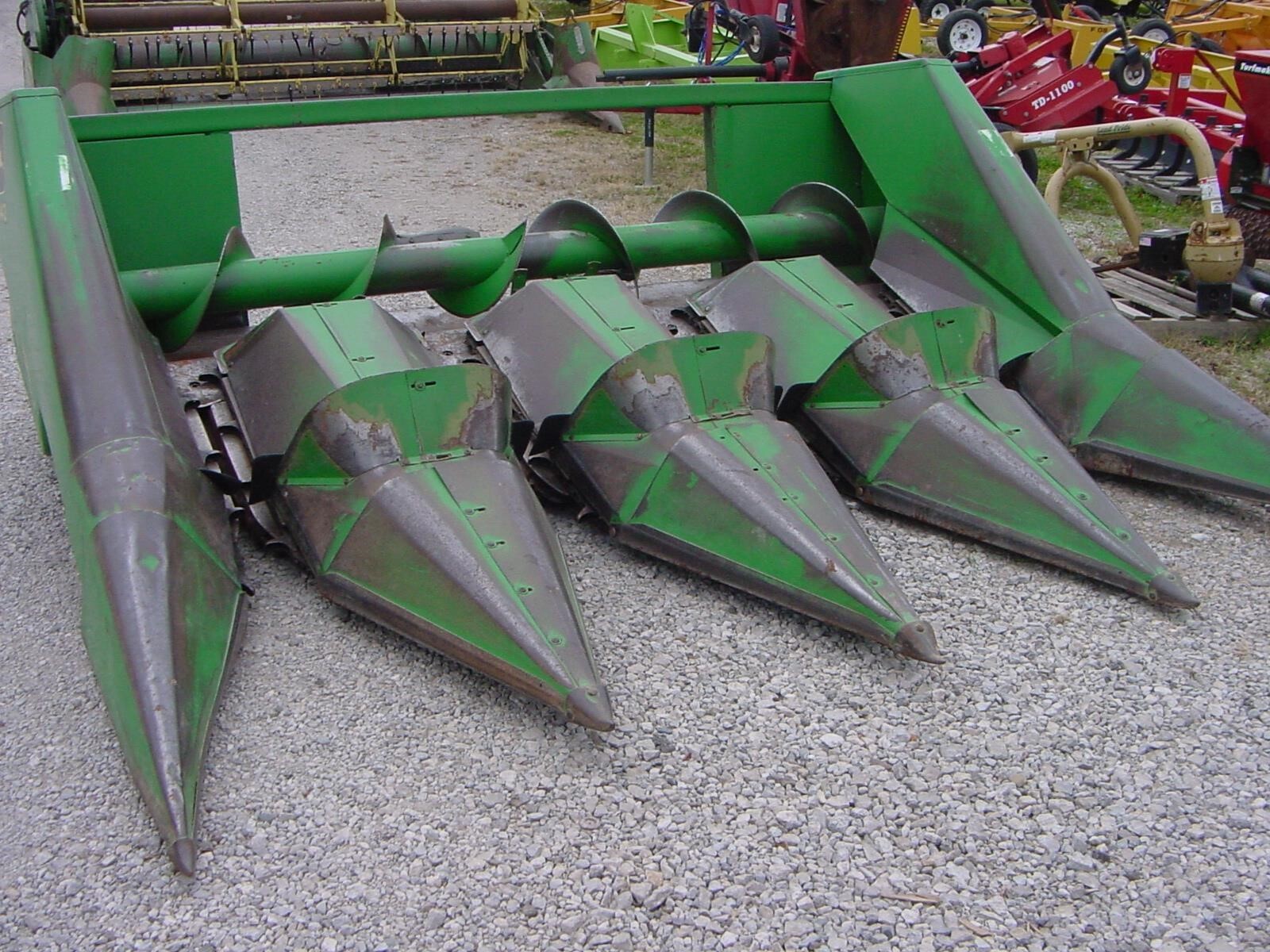  John Deere 443 Corn Head