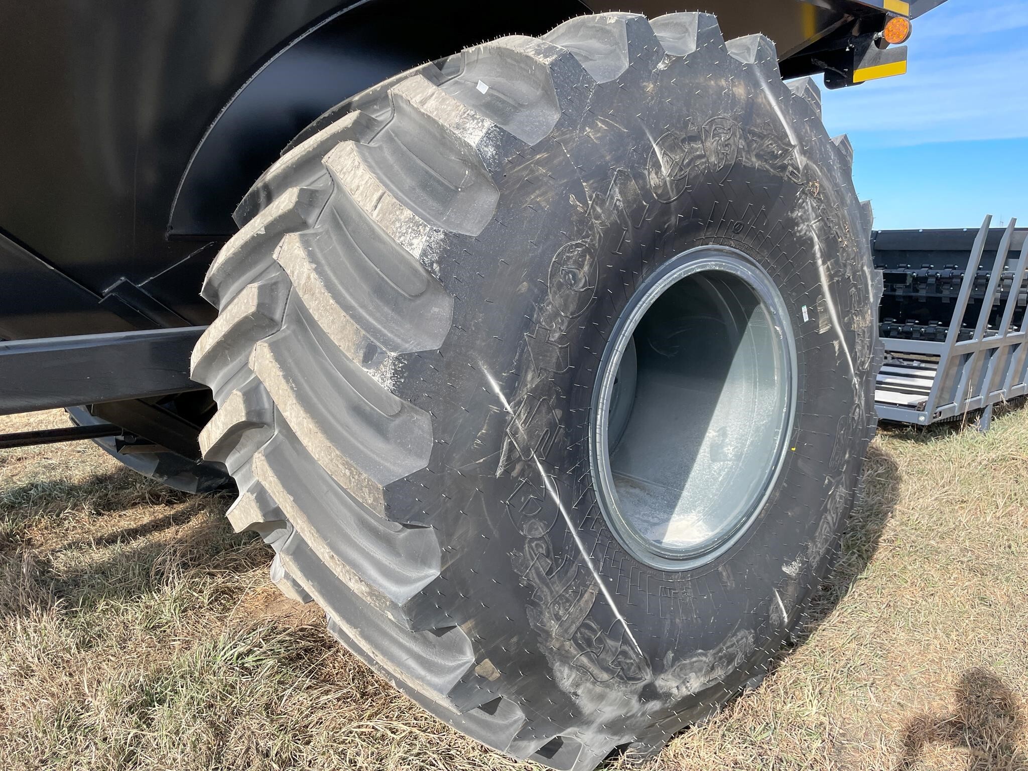 2026 J&M 1112 Grain Cart