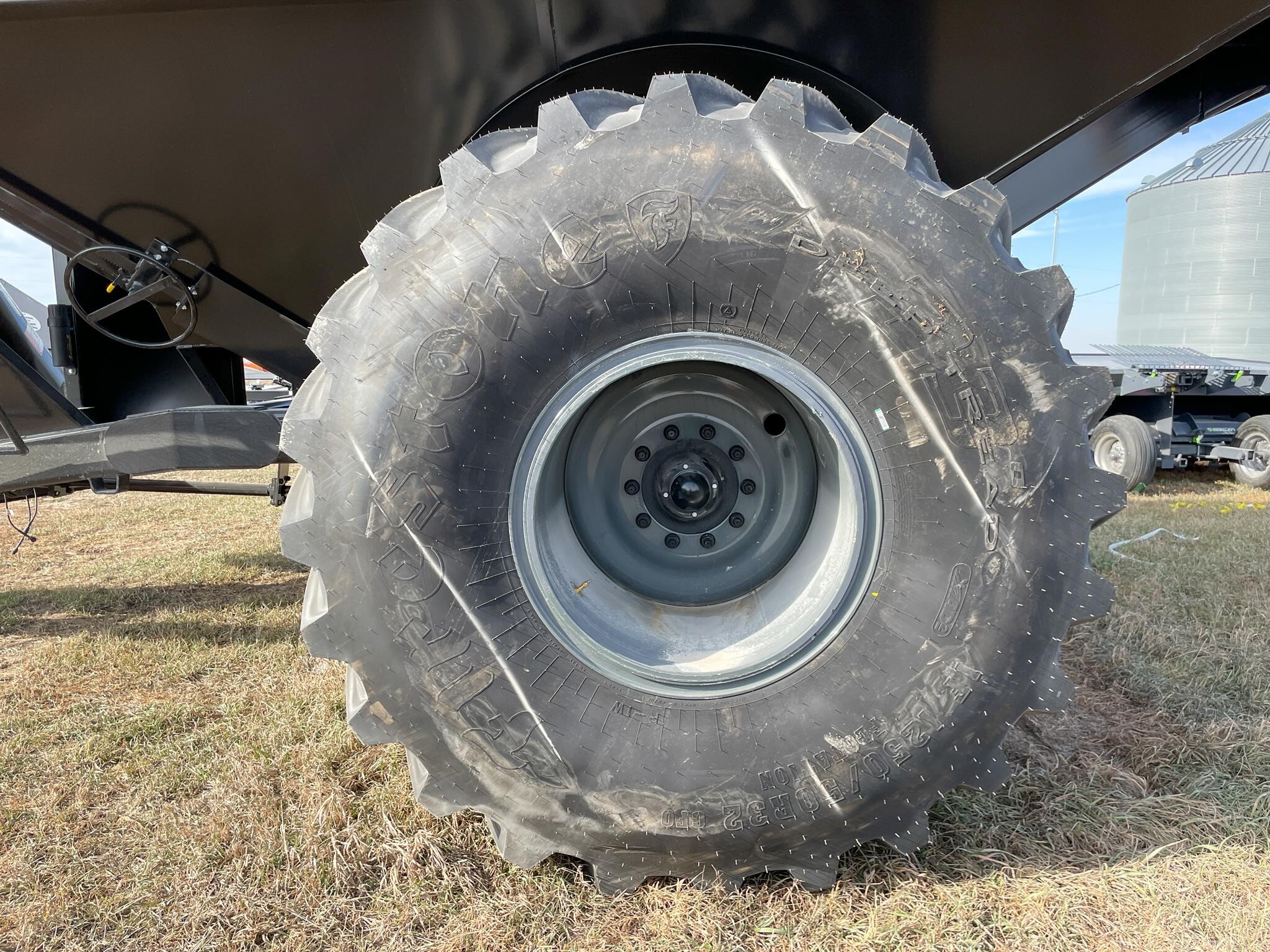 2026 J&M 1112 Grain Cart