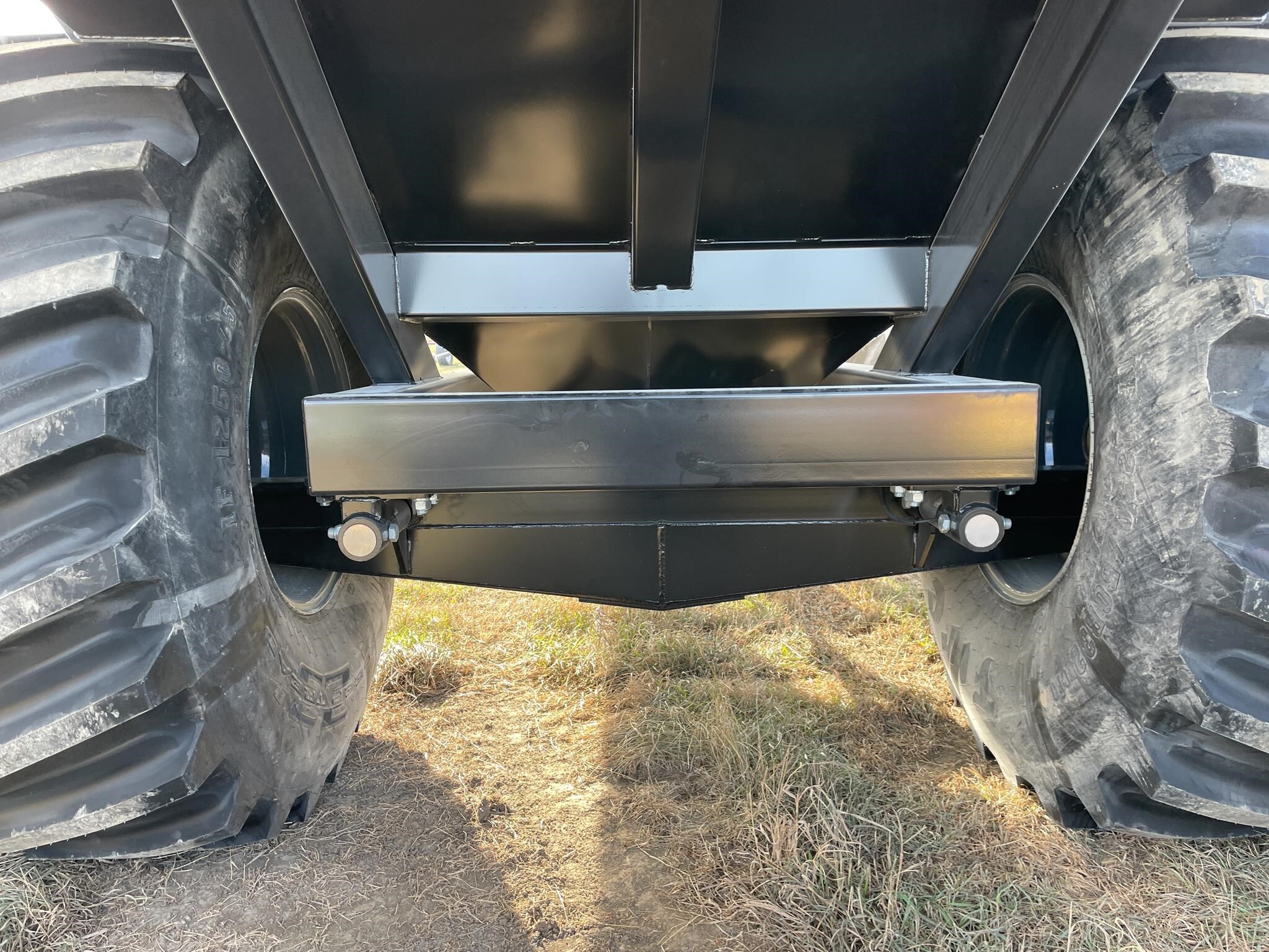 2026 J&M 1112 Grain Cart