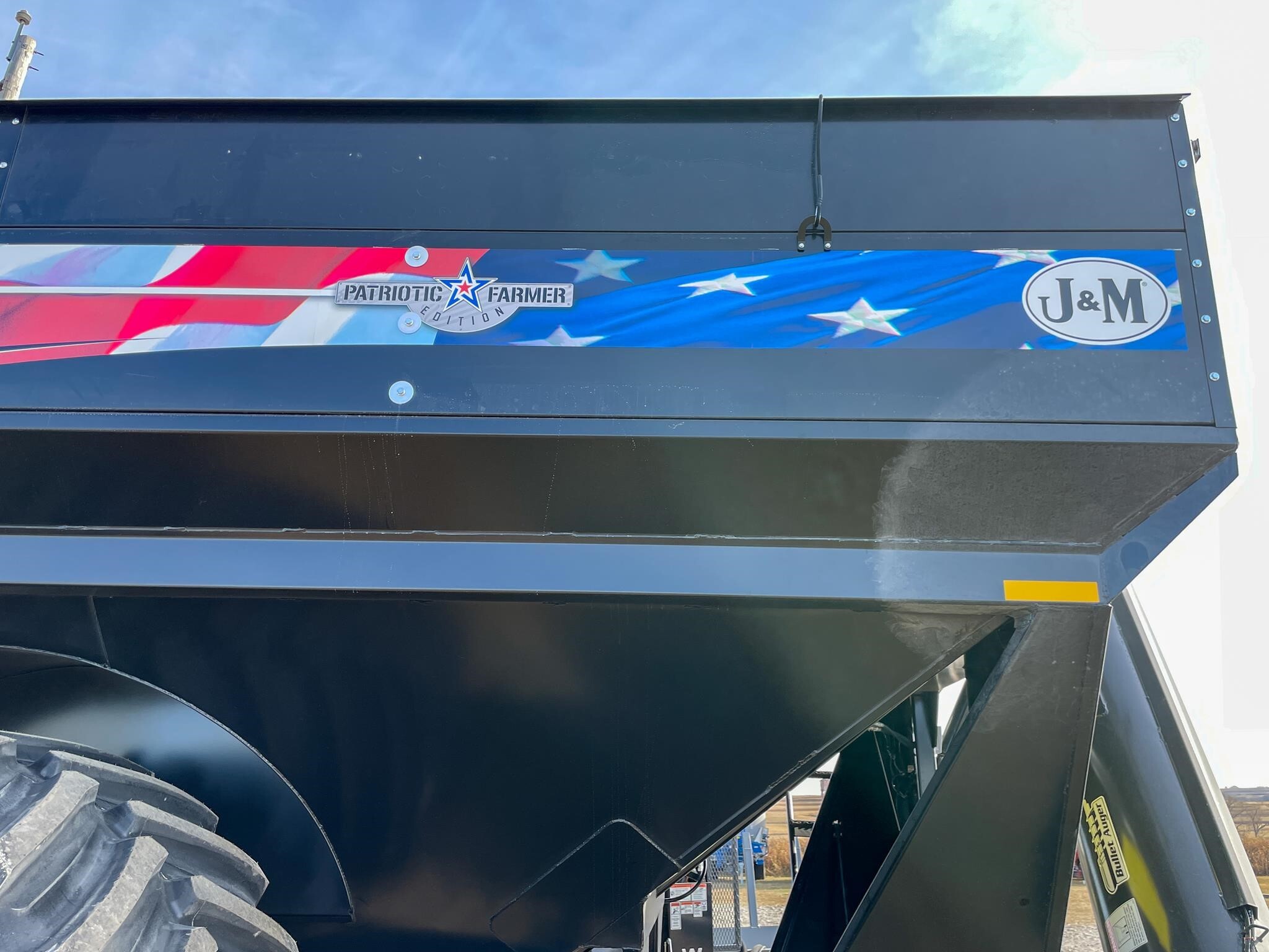 2026 J&M 1112 Grain Cart