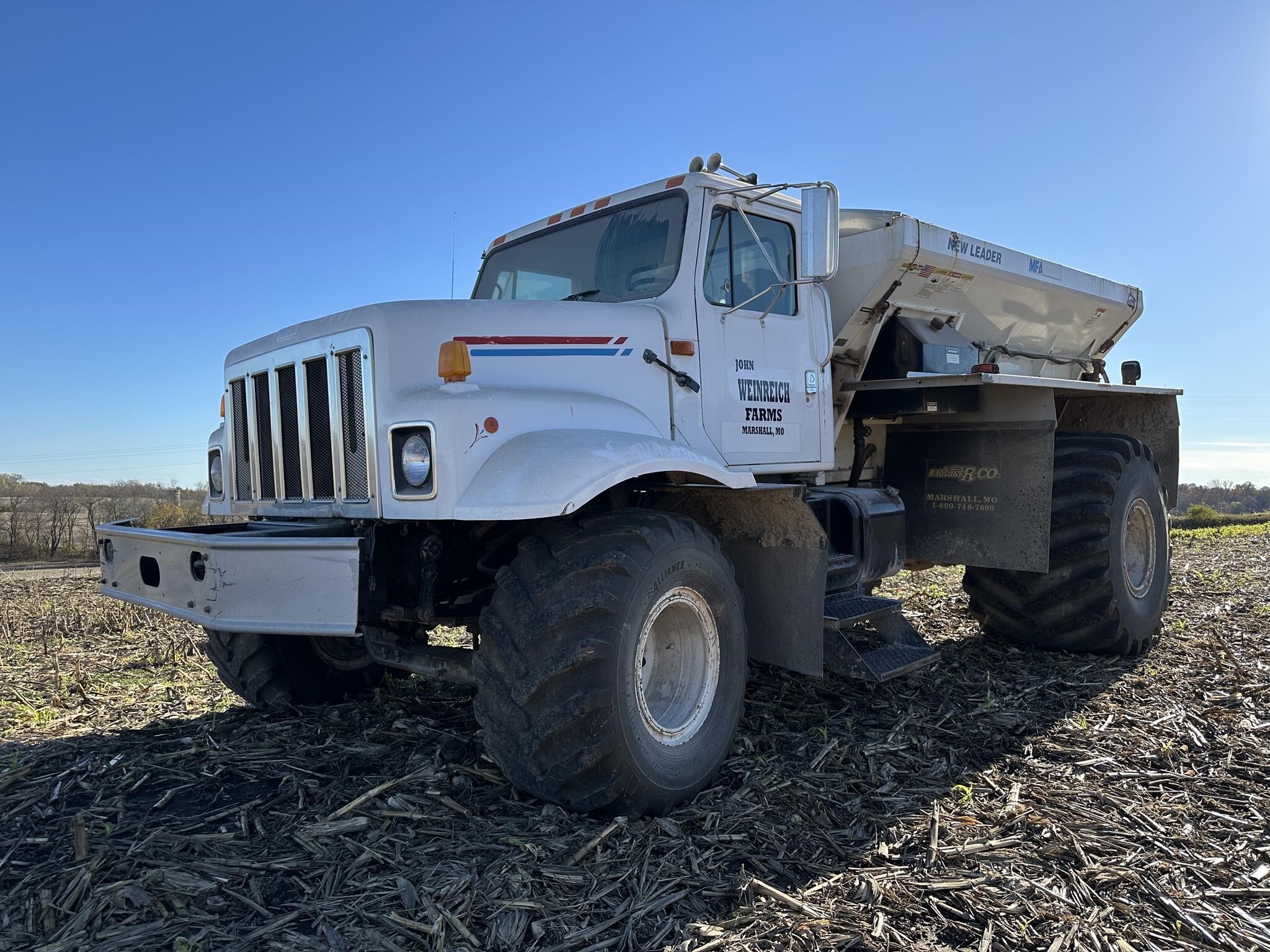  New Leader L3020 G4 Pull-Type Fertilizer Spreader