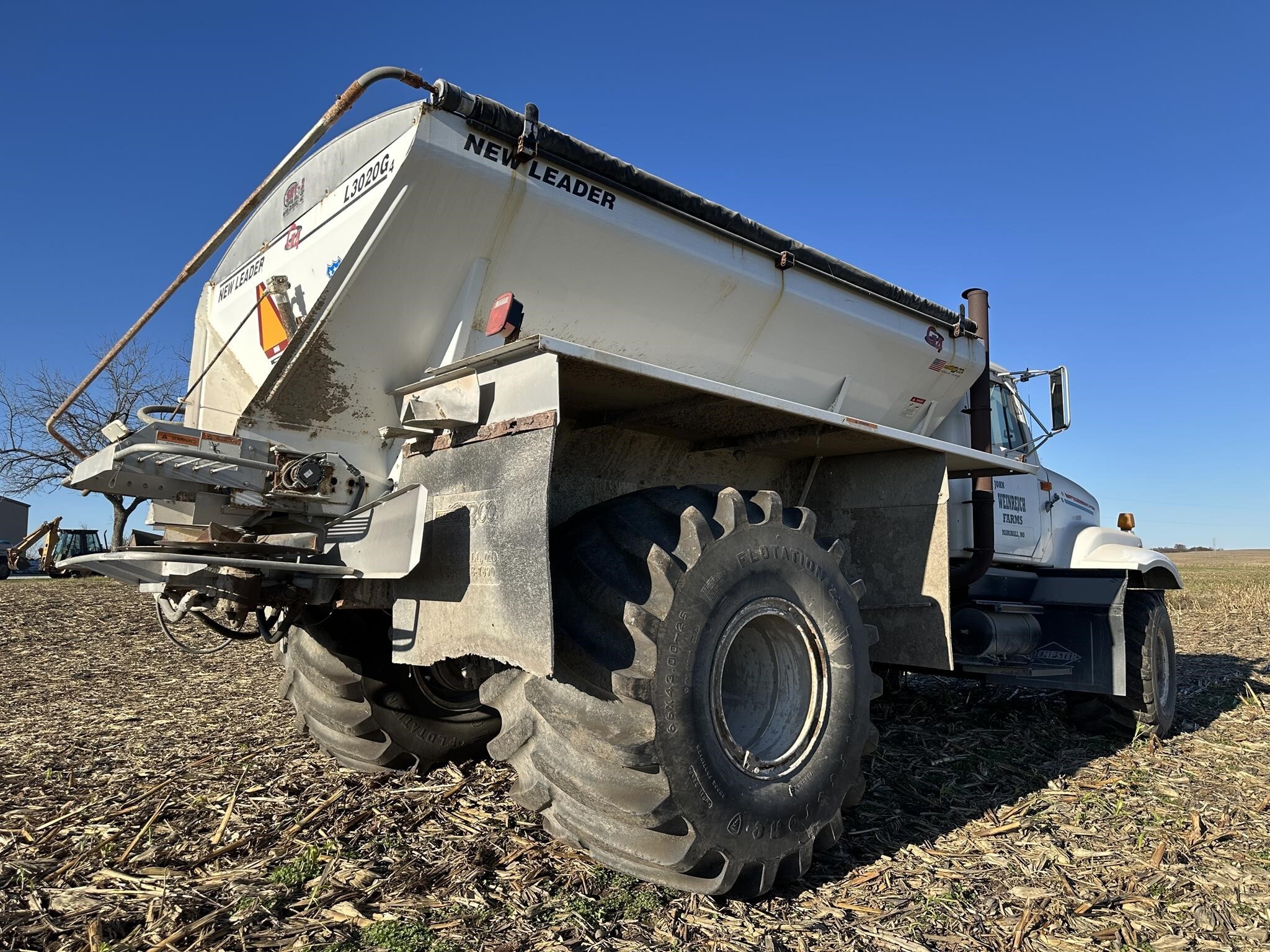  New Leader L3020 G4 Pull-Type Fertilizer Spreader