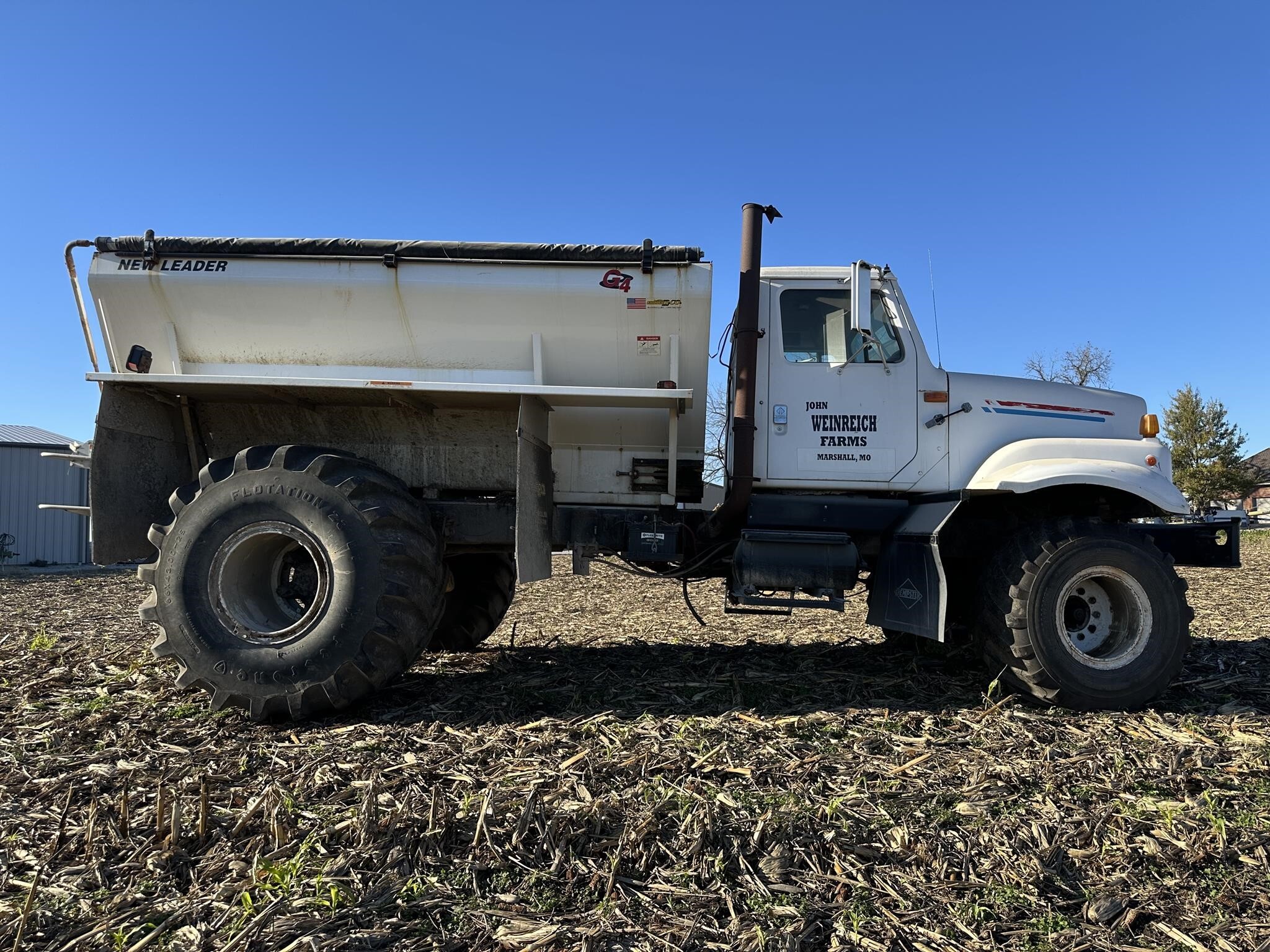  New Leader L3020 G4 Pull-Type Fertilizer Spreader