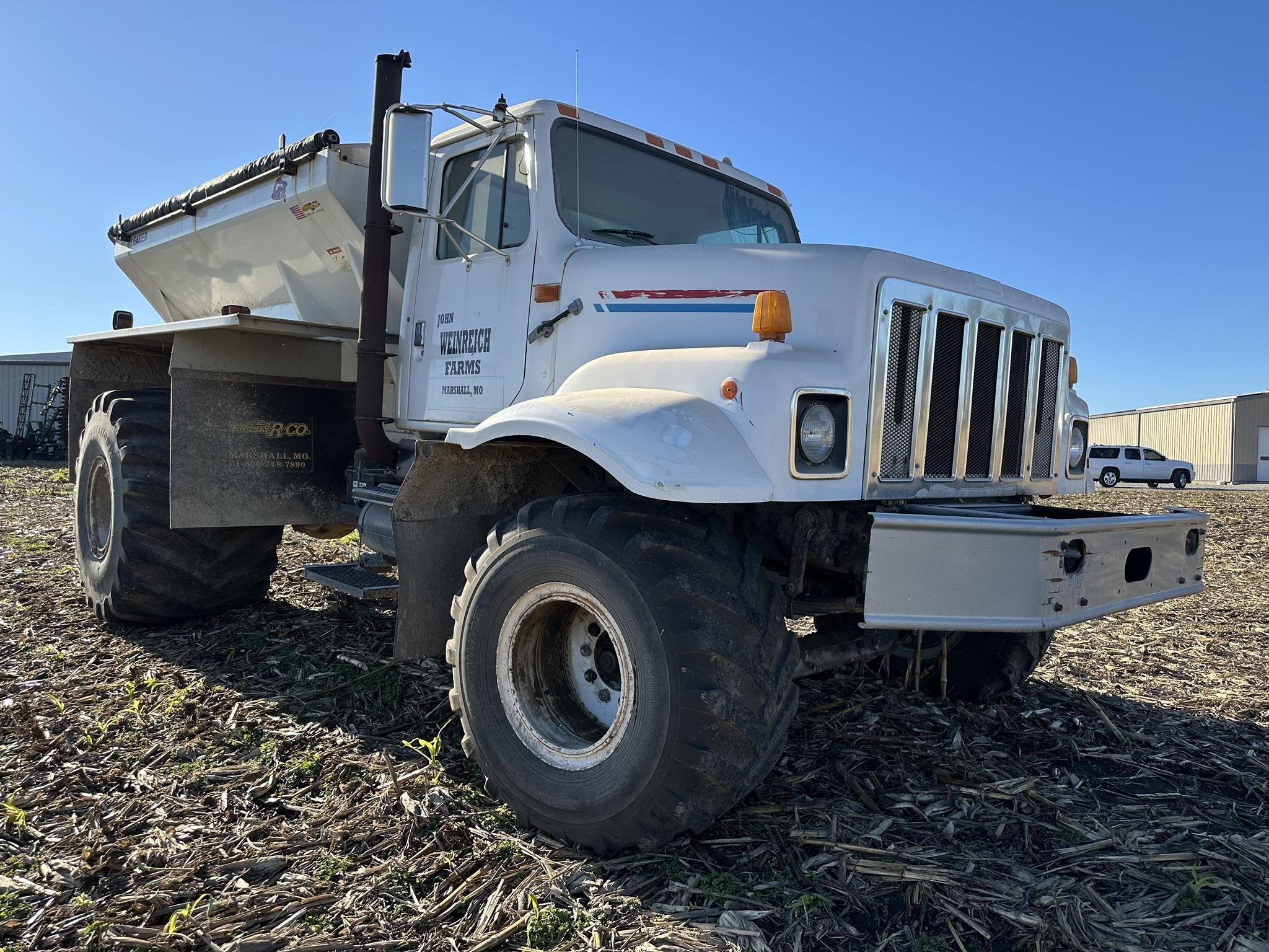 New Leader L3020 G4 Pull-Type Fertilizer Spreader
