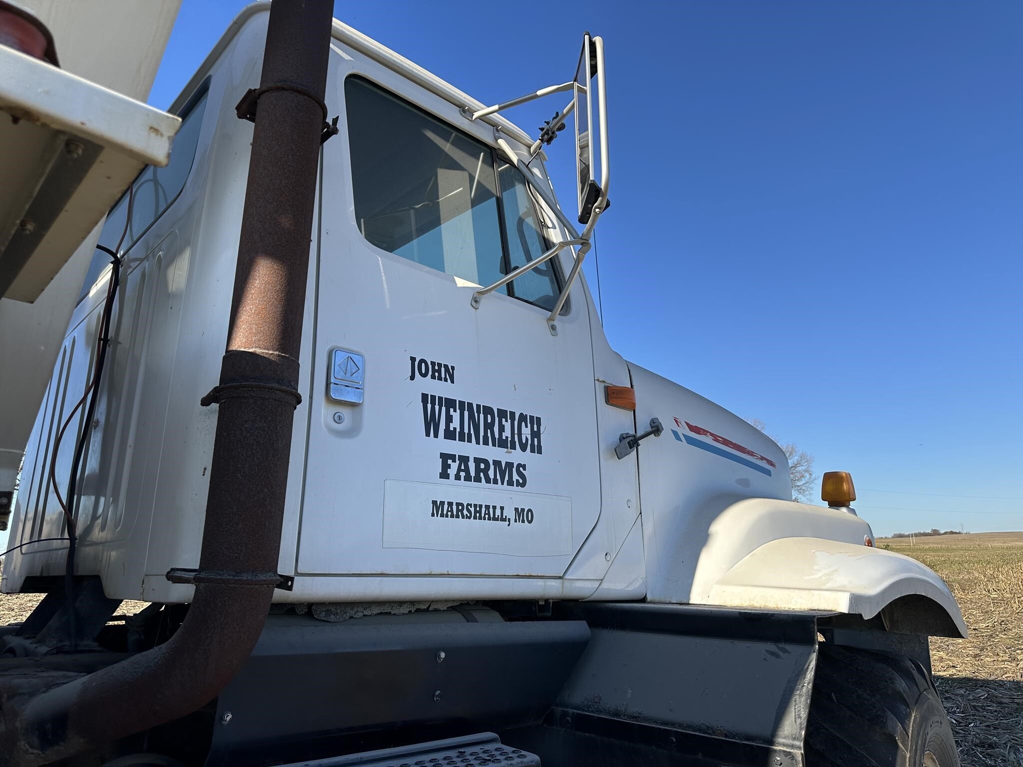  New Leader L3020 G4 Pull-Type Fertilizer Spreader