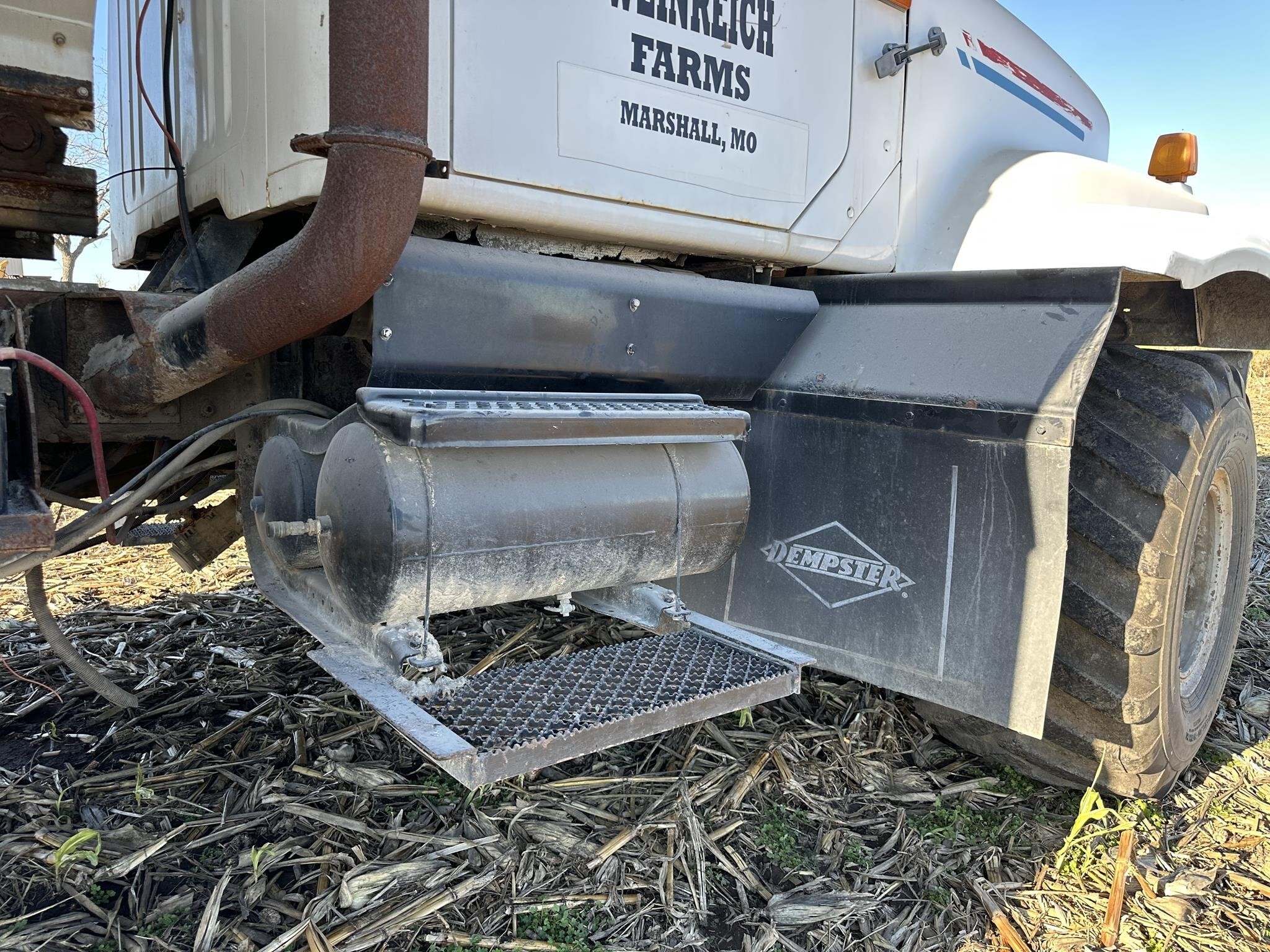  New Leader L3020 G4 Pull-Type Fertilizer Spreader