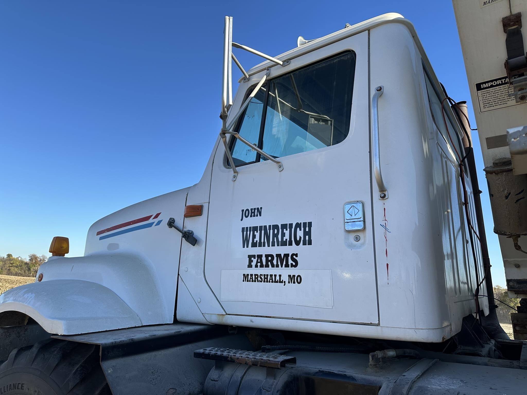  New Leader L3020 G4 Pull-Type Fertilizer Spreader