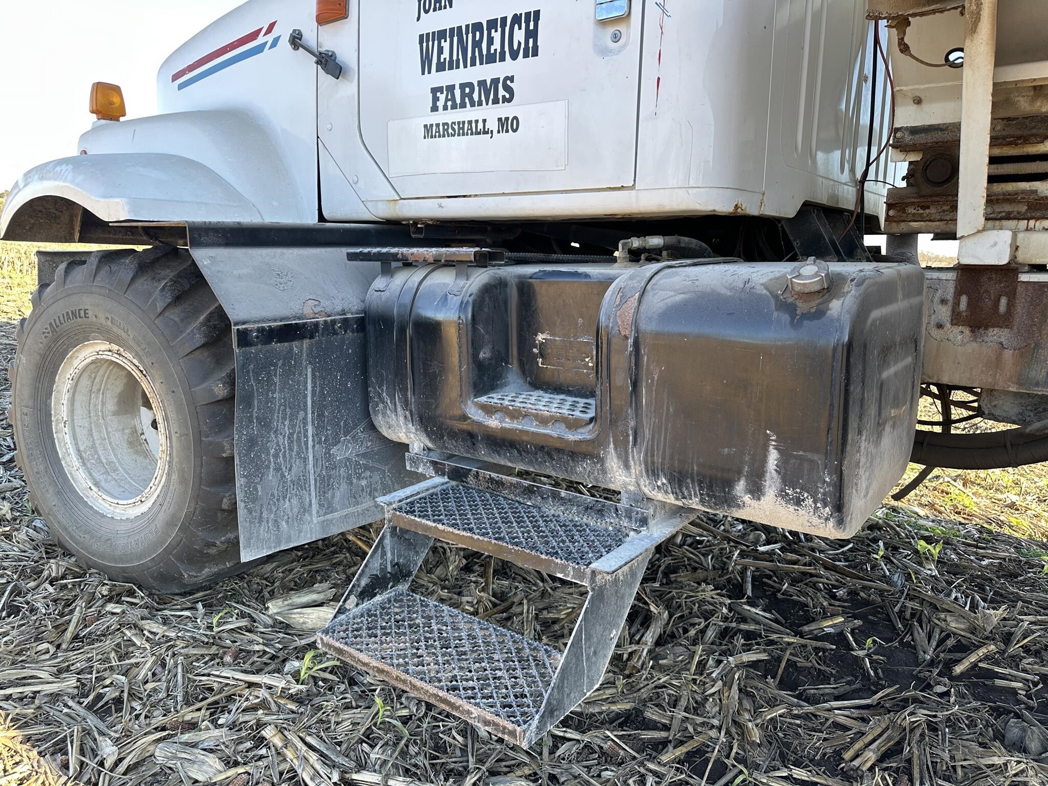  New Leader L3020 G4 Pull-Type Fertilizer Spreader