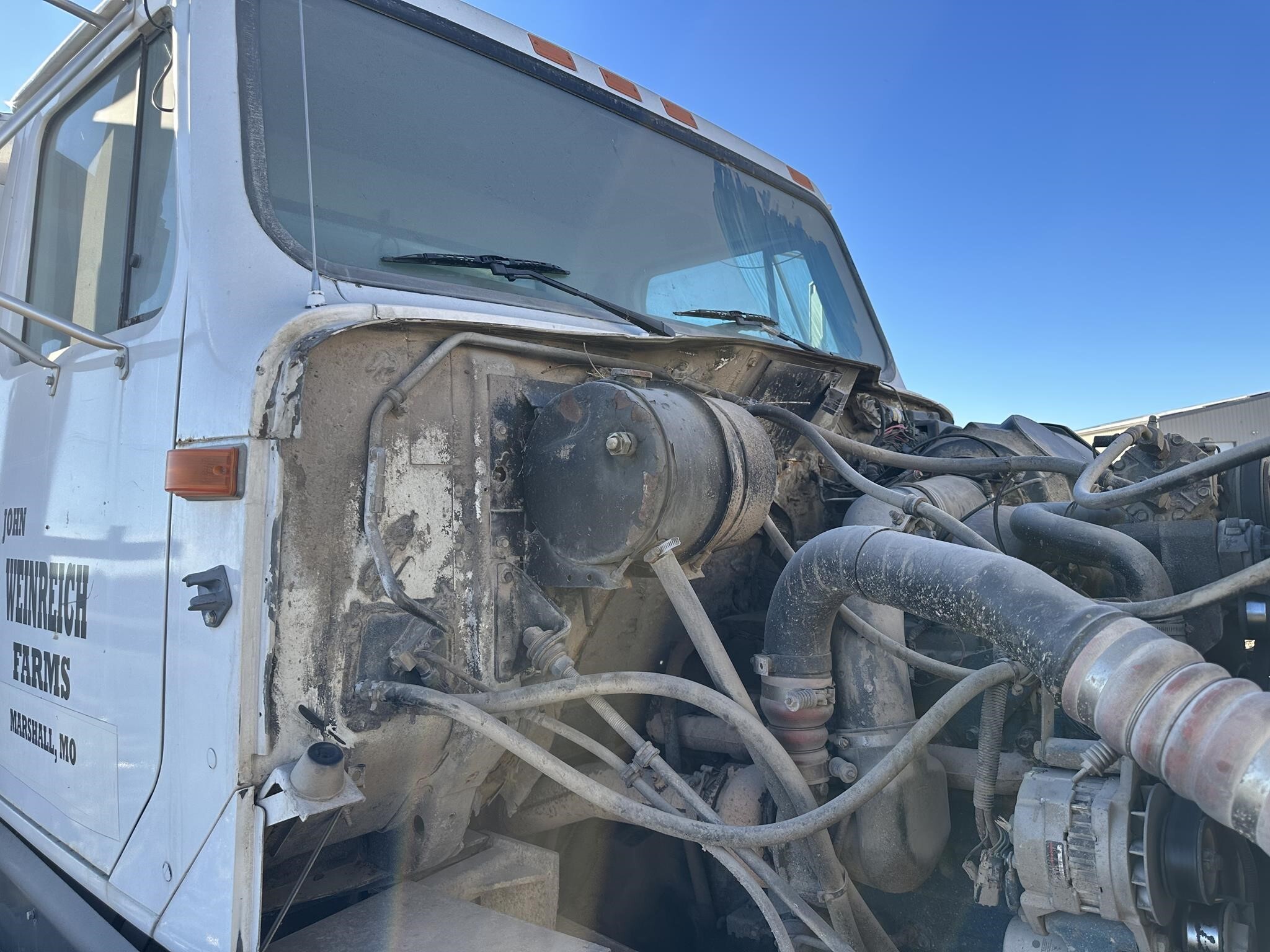  New Leader L3020 G4 Pull-Type Fertilizer Spreader