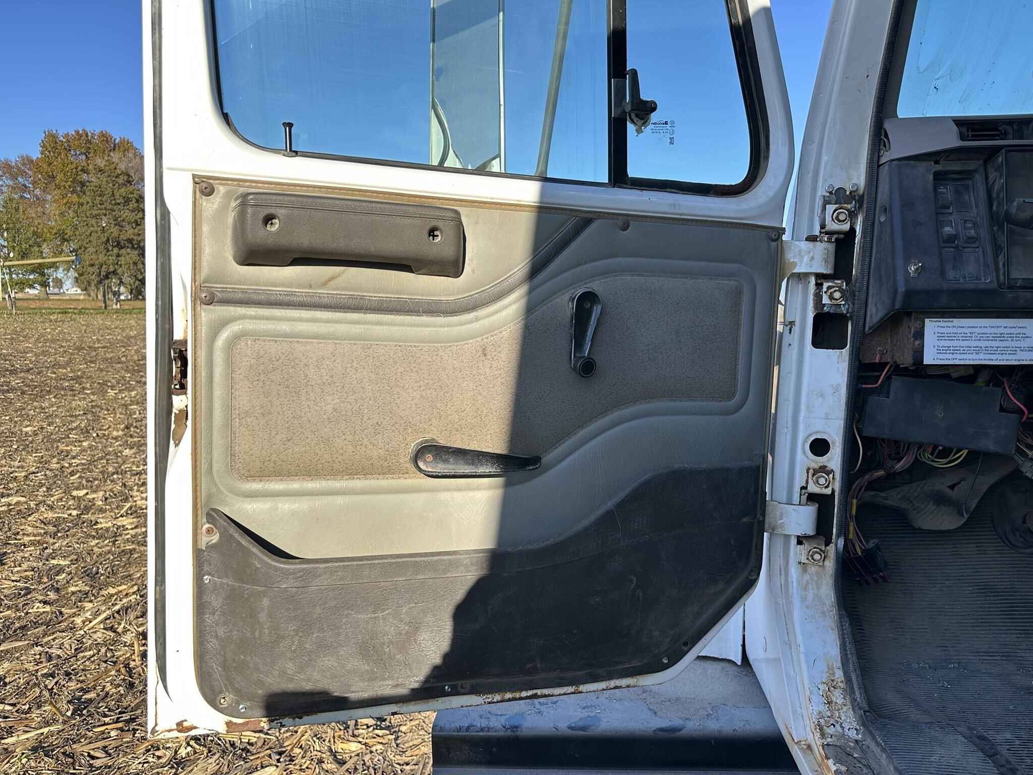  New Leader L3020 G4 Pull-Type Fertilizer Spreader