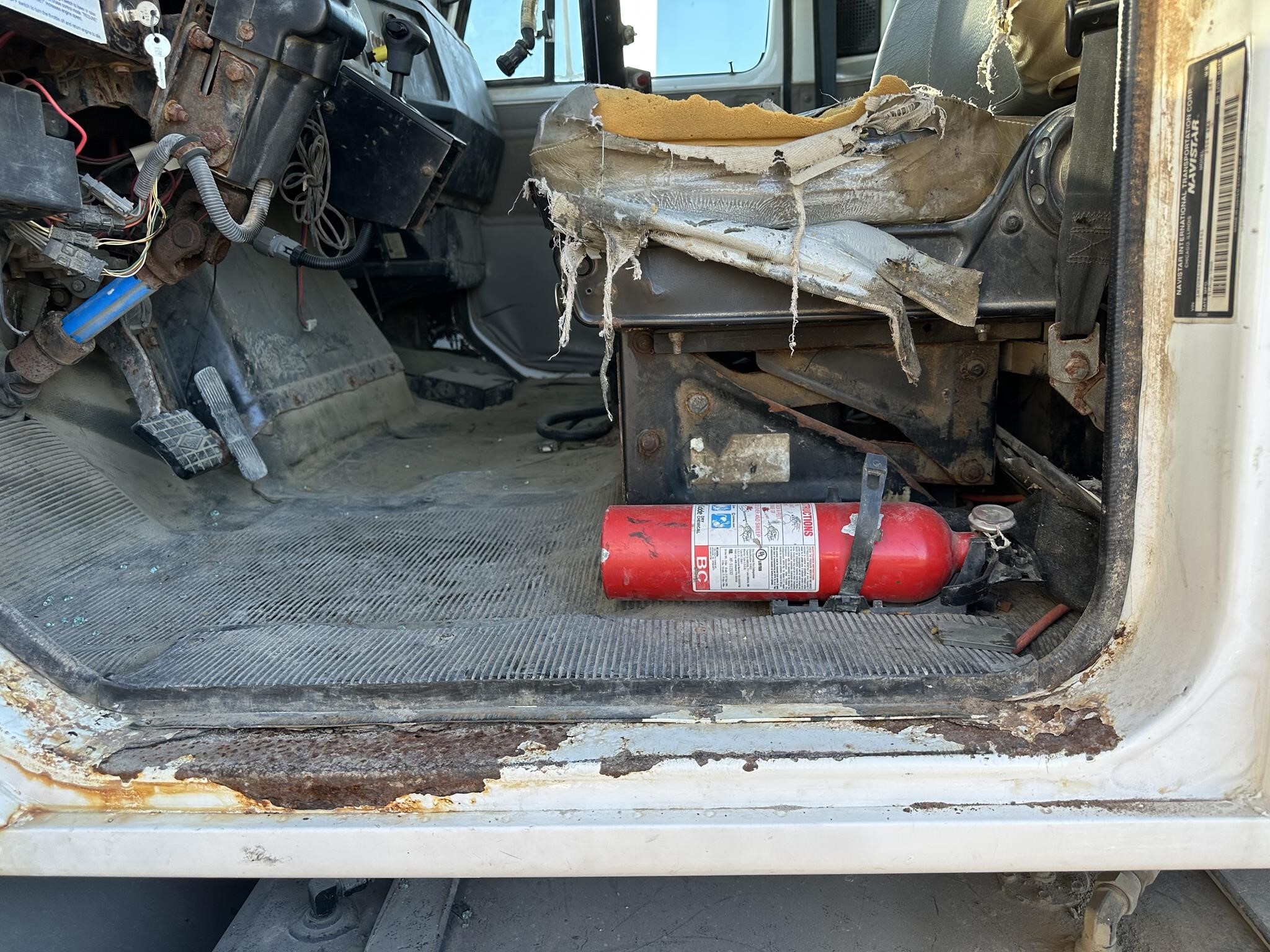  New Leader L3020 G4 Pull-Type Fertilizer Spreader