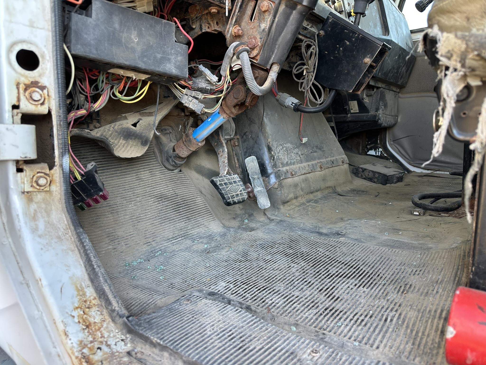  New Leader L3020 G4 Pull-Type Fertilizer Spreader