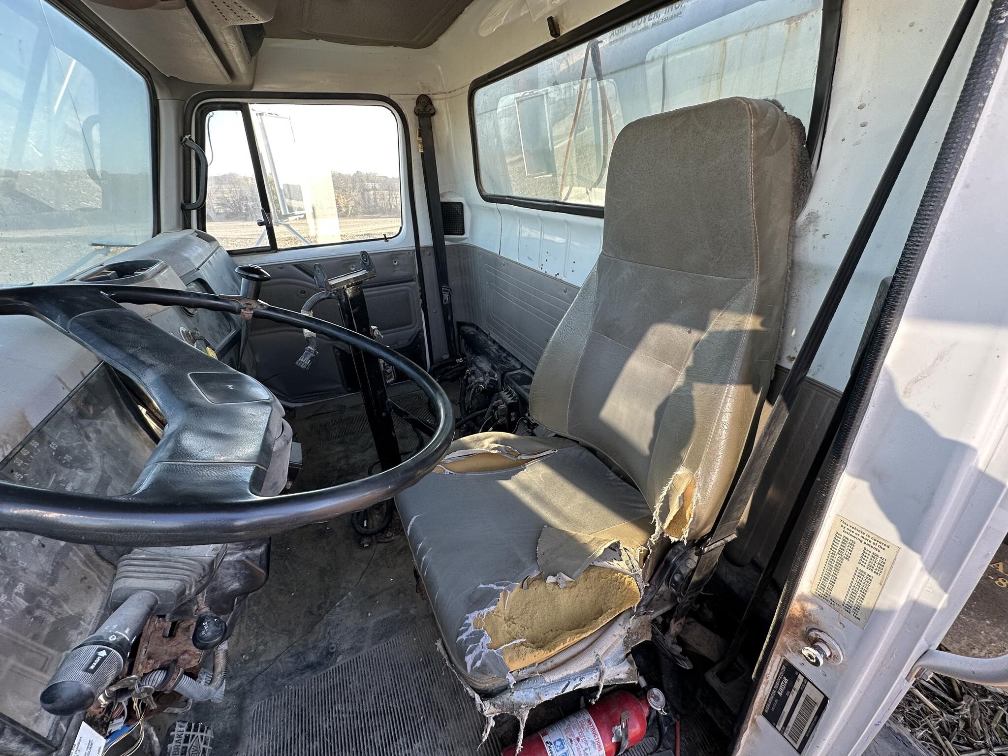  New Leader L3020 G4 Pull-Type Fertilizer Spreader