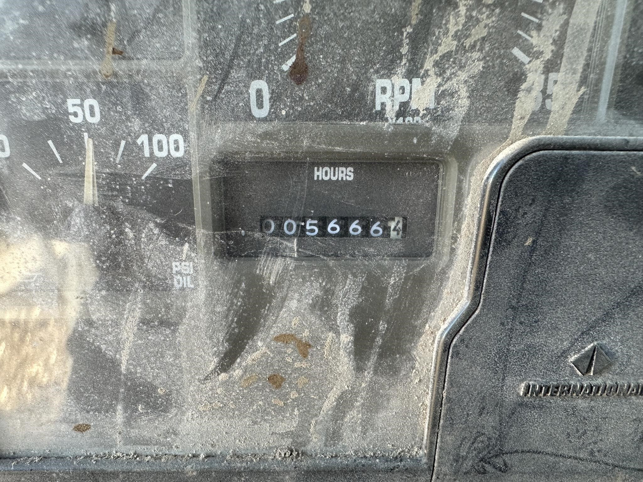  New Leader L3020 G4 Pull-Type Fertilizer Spreader