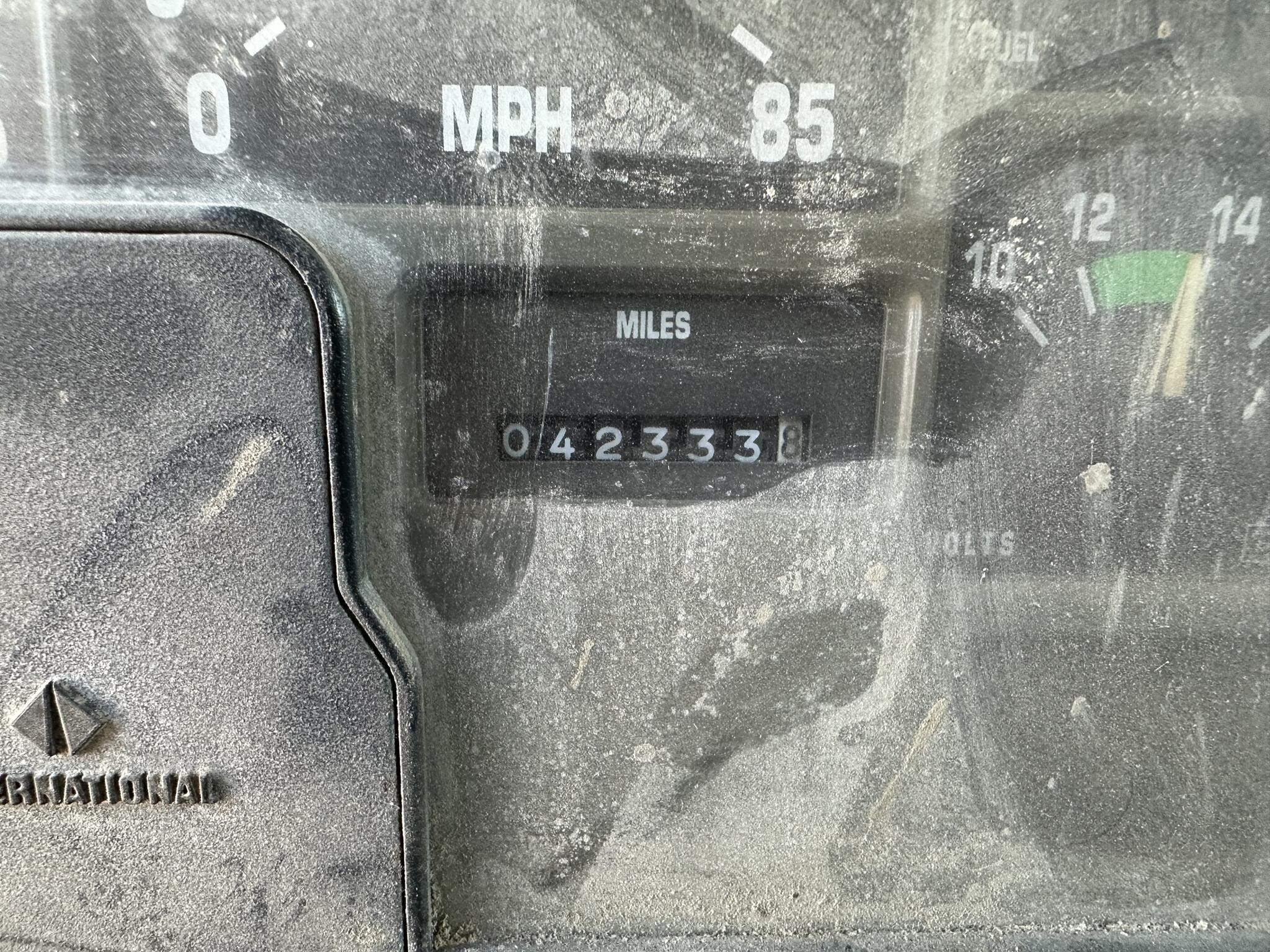  New Leader L3020 G4 Pull-Type Fertilizer Spreader