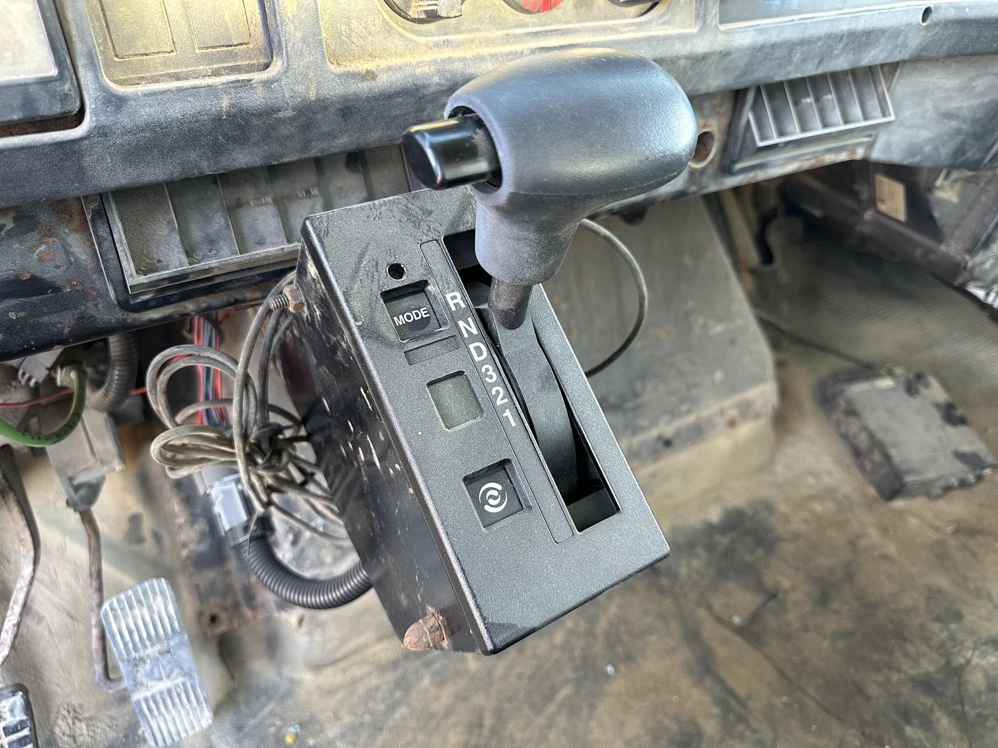  New Leader L3020 G4 Pull-Type Fertilizer Spreader