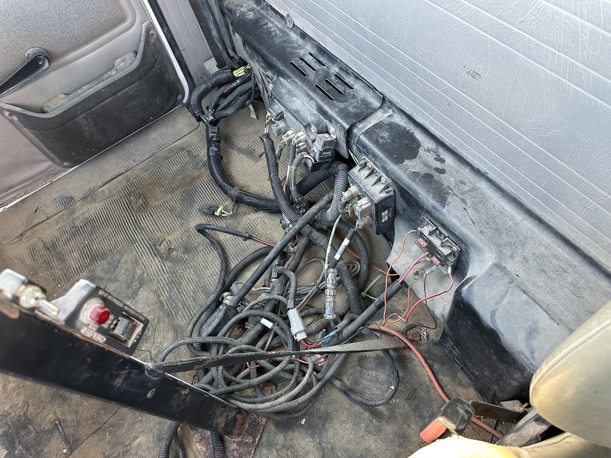  New Leader L3020 G4 Pull-Type Fertilizer Spreader