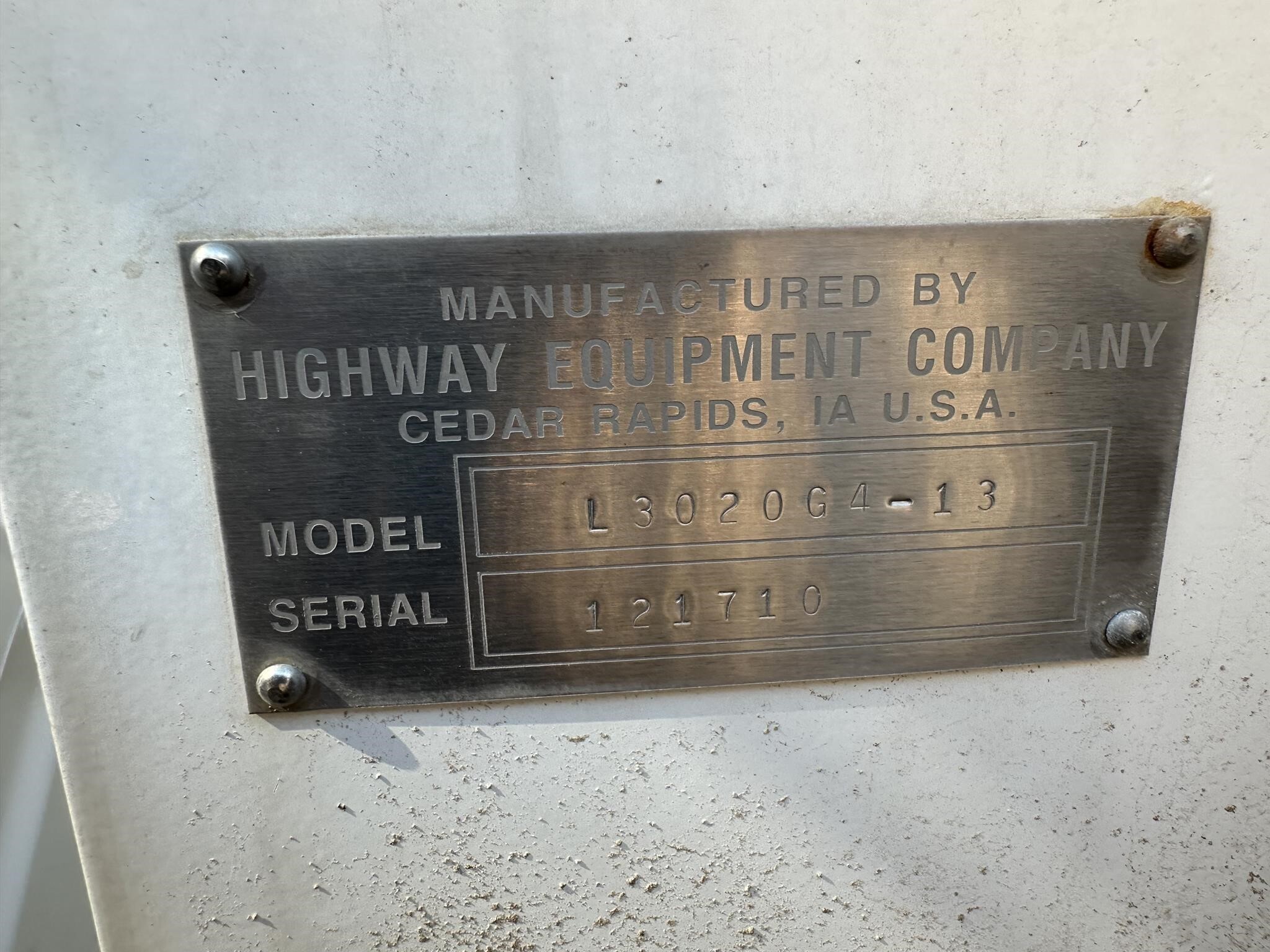  New Leader L3020 G4 Pull-Type Fertilizer Spreader