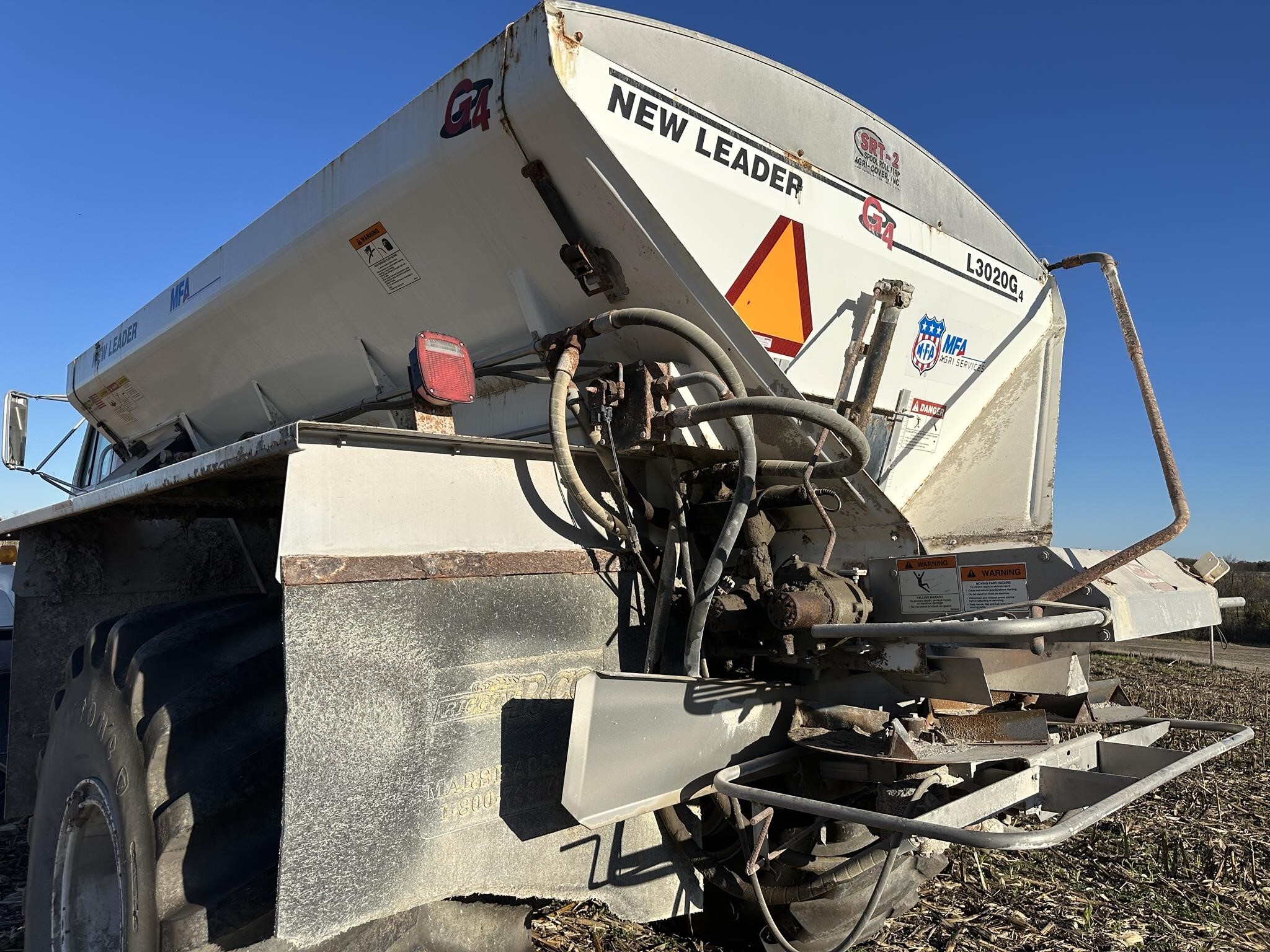  New Leader L3020 G4 Pull-Type Fertilizer Spreader