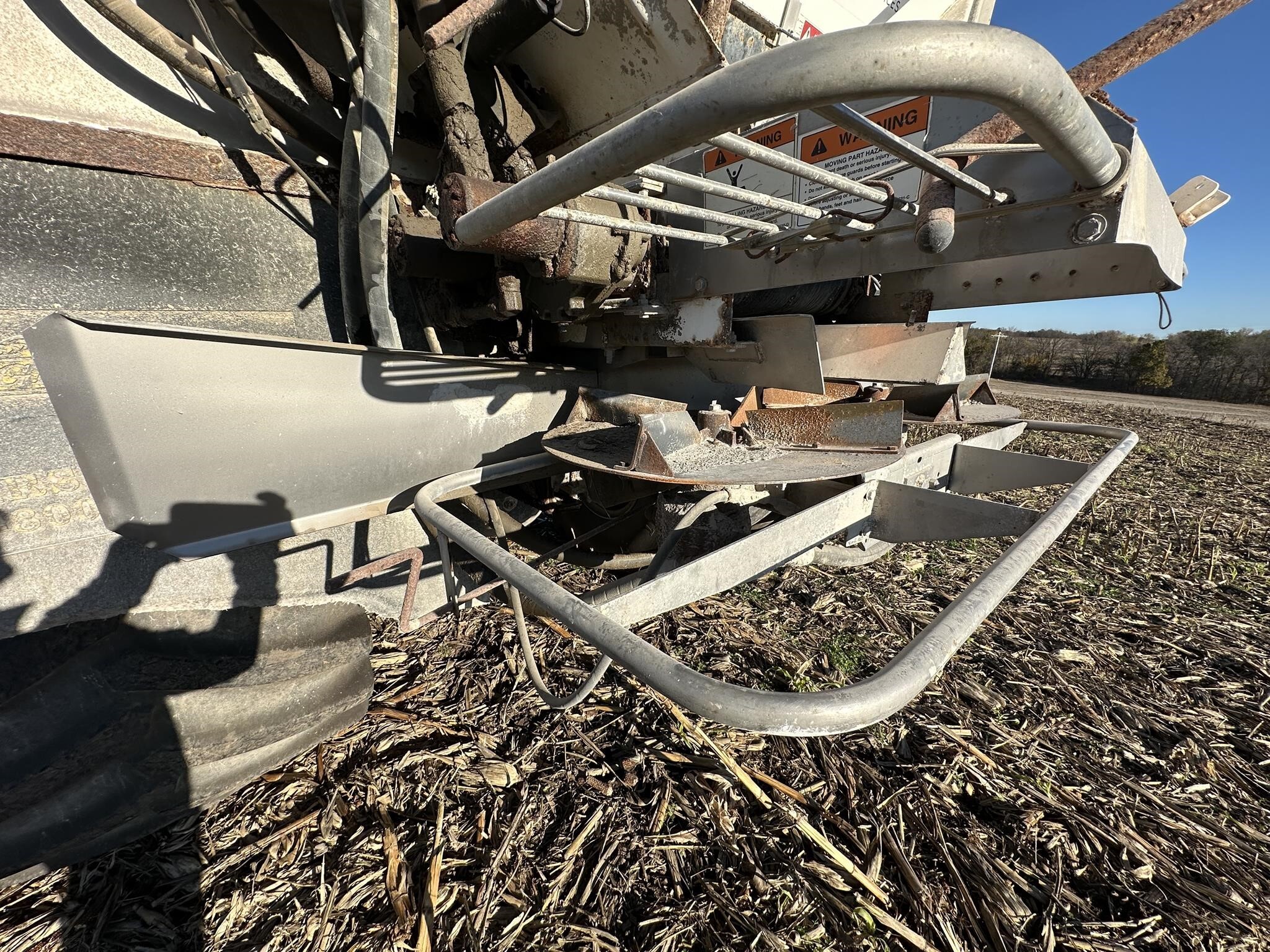  New Leader L3020 G4 Pull-Type Fertilizer Spreader