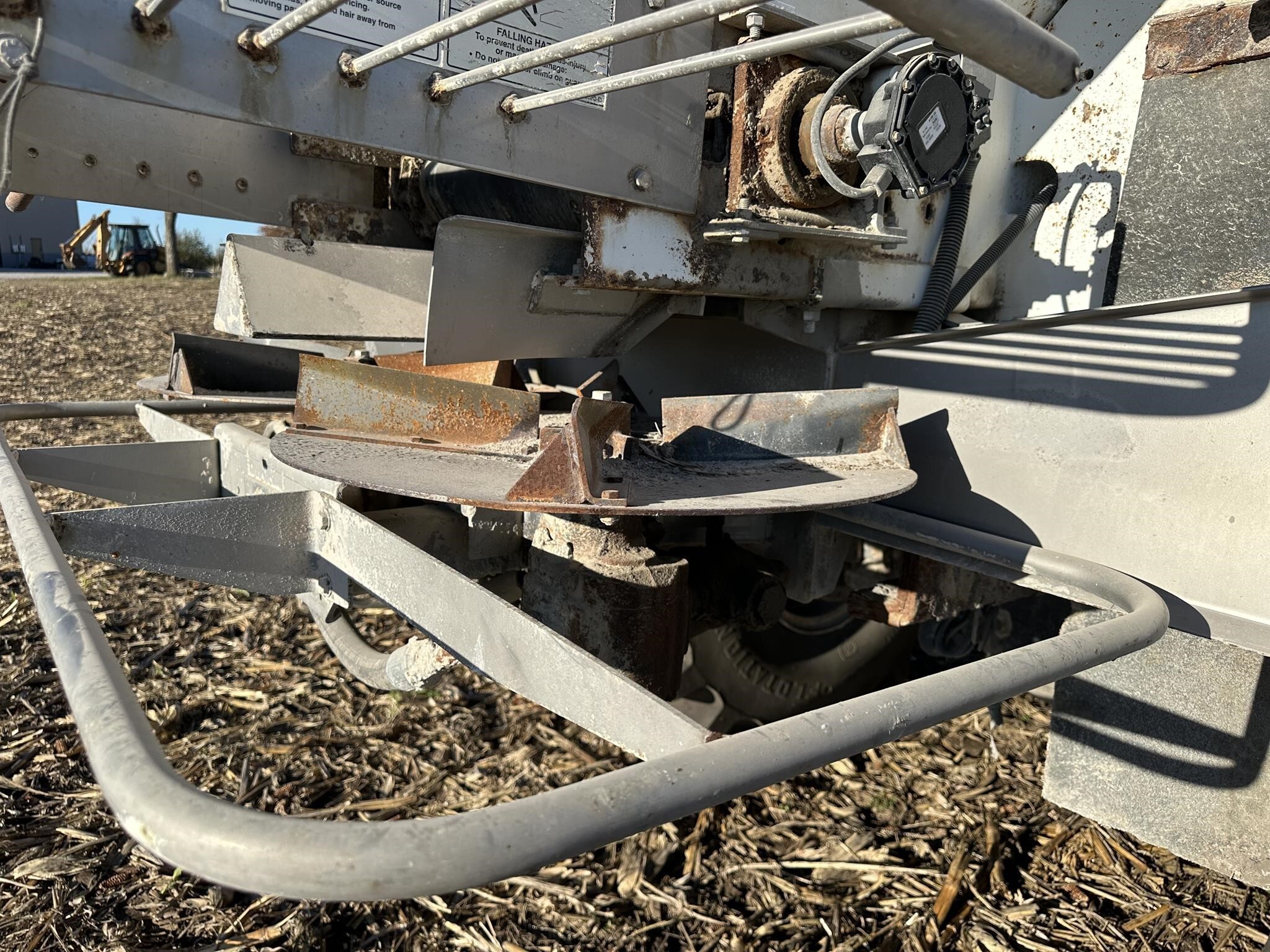  New Leader L3020 G4 Pull-Type Fertilizer Spreader