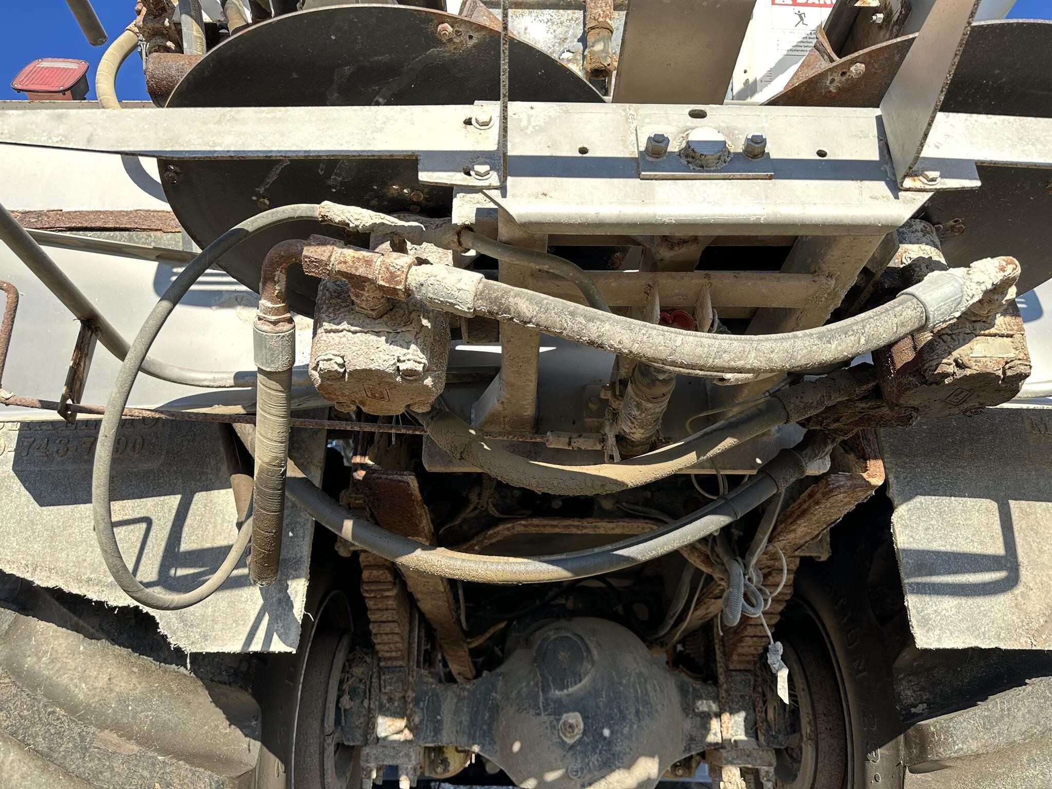  New Leader L3020 G4 Pull-Type Fertilizer Spreader