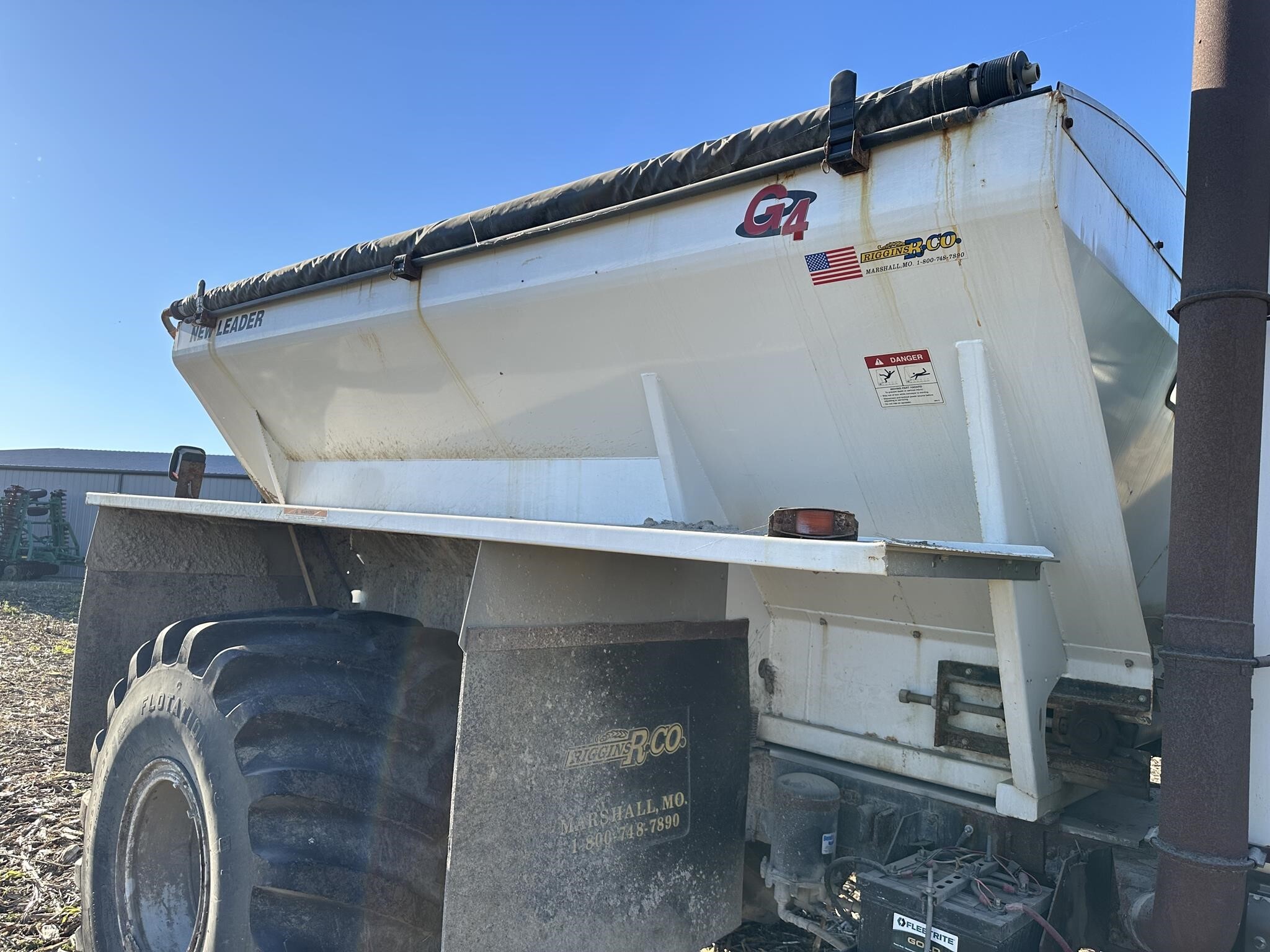  New Leader L3020 G4 Pull-Type Fertilizer Spreader