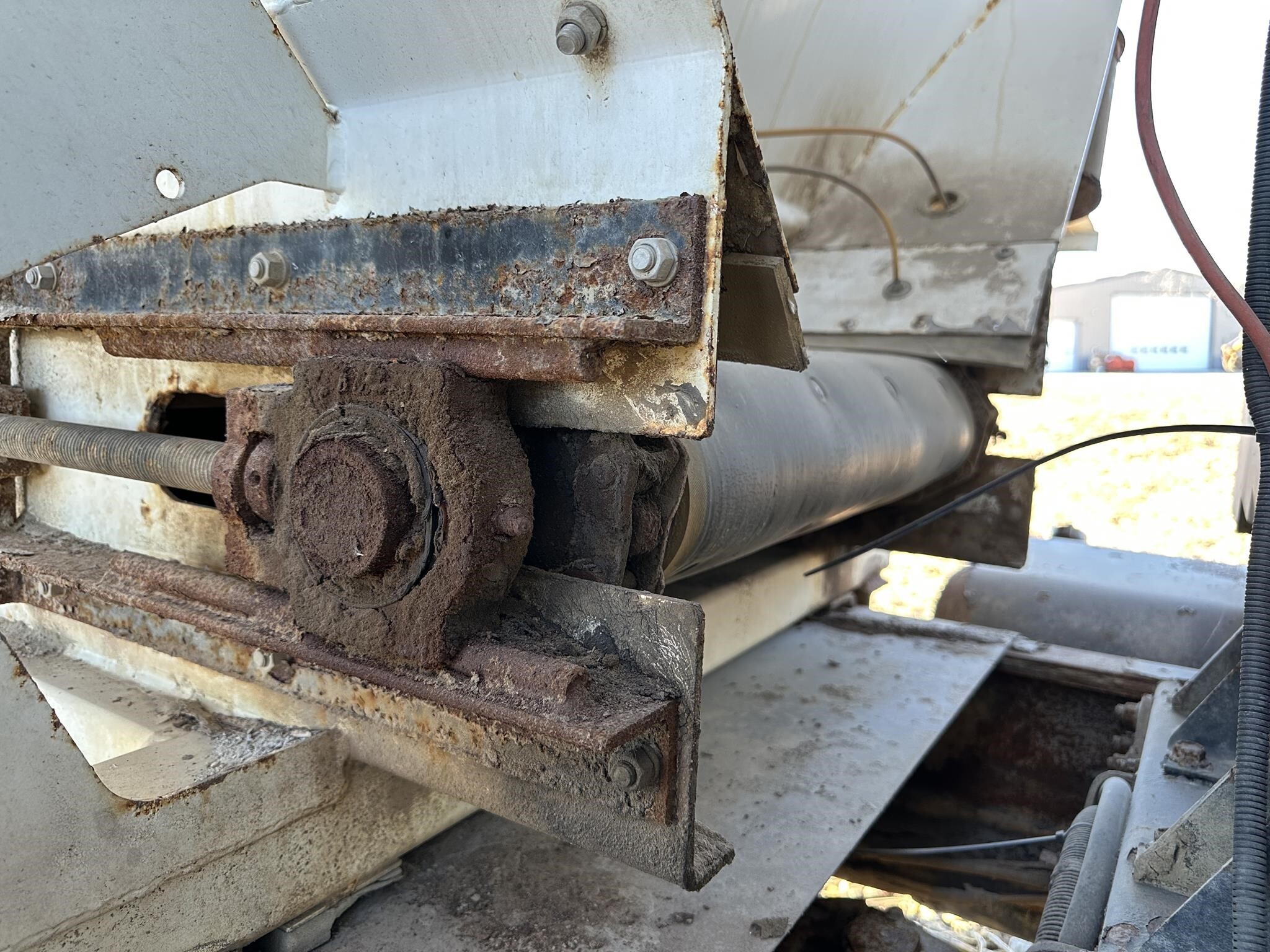  New Leader L3020 G4 Pull-Type Fertilizer Spreader