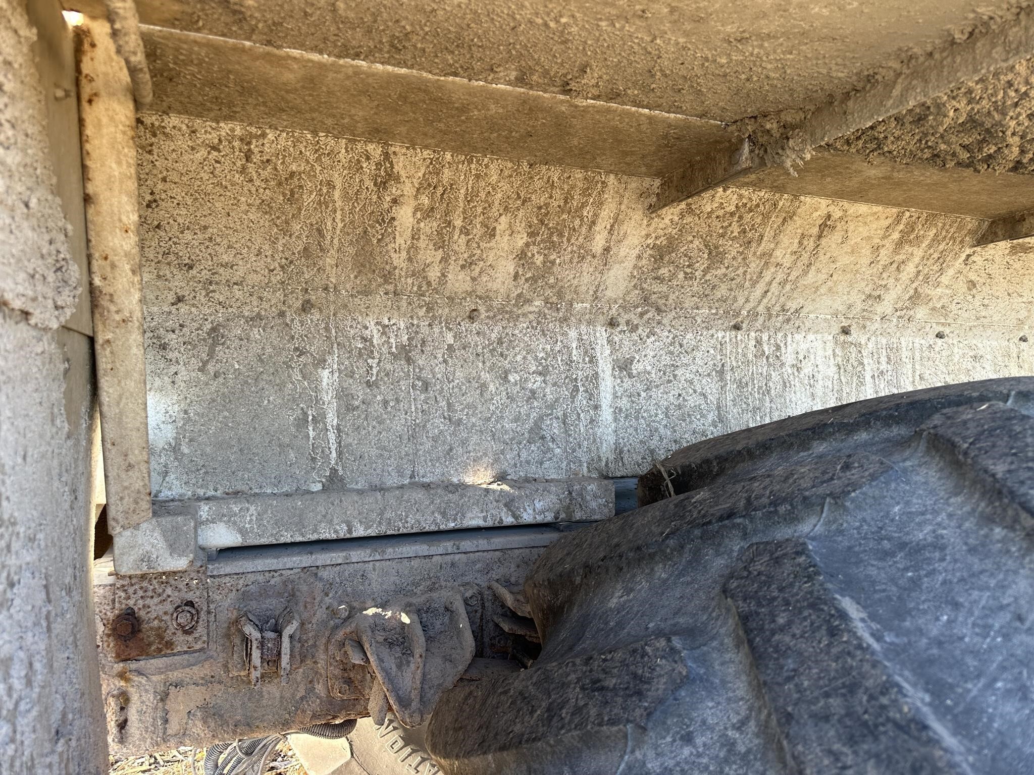  New Leader L3020 G4 Pull-Type Fertilizer Spreader