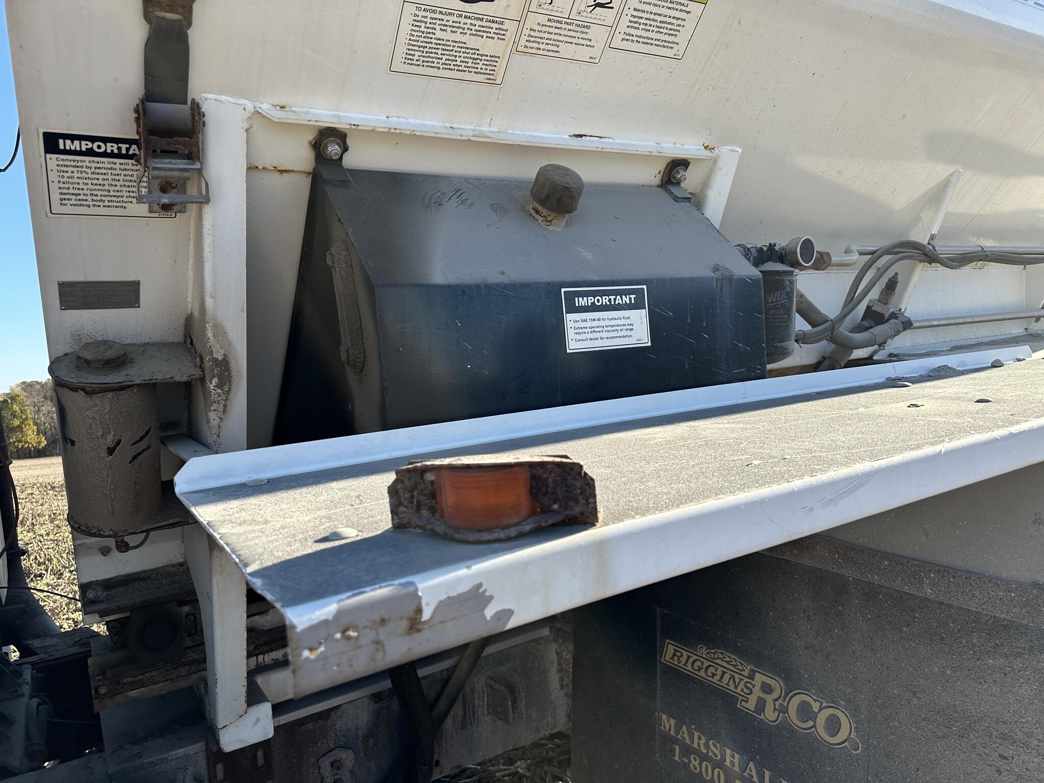  New Leader L3020 G4 Pull-Type Fertilizer Spreader