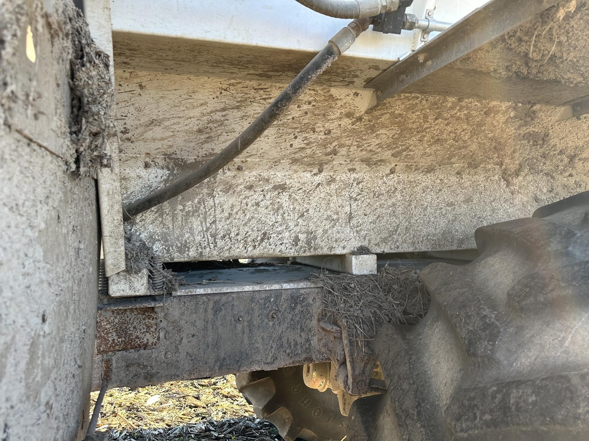  New Leader L3020 G4 Pull-Type Fertilizer Spreader