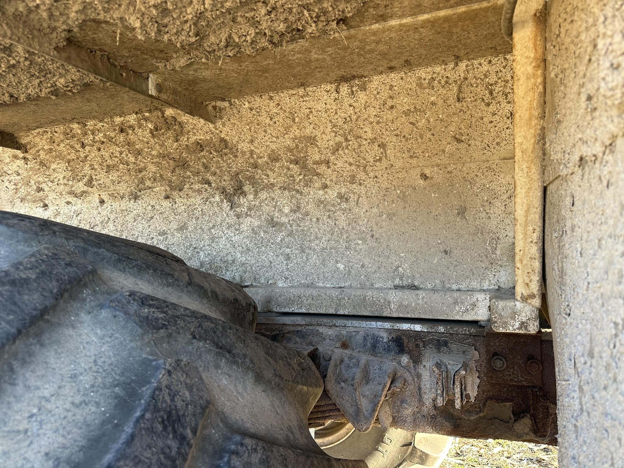  New Leader L3020 G4 Pull-Type Fertilizer Spreader