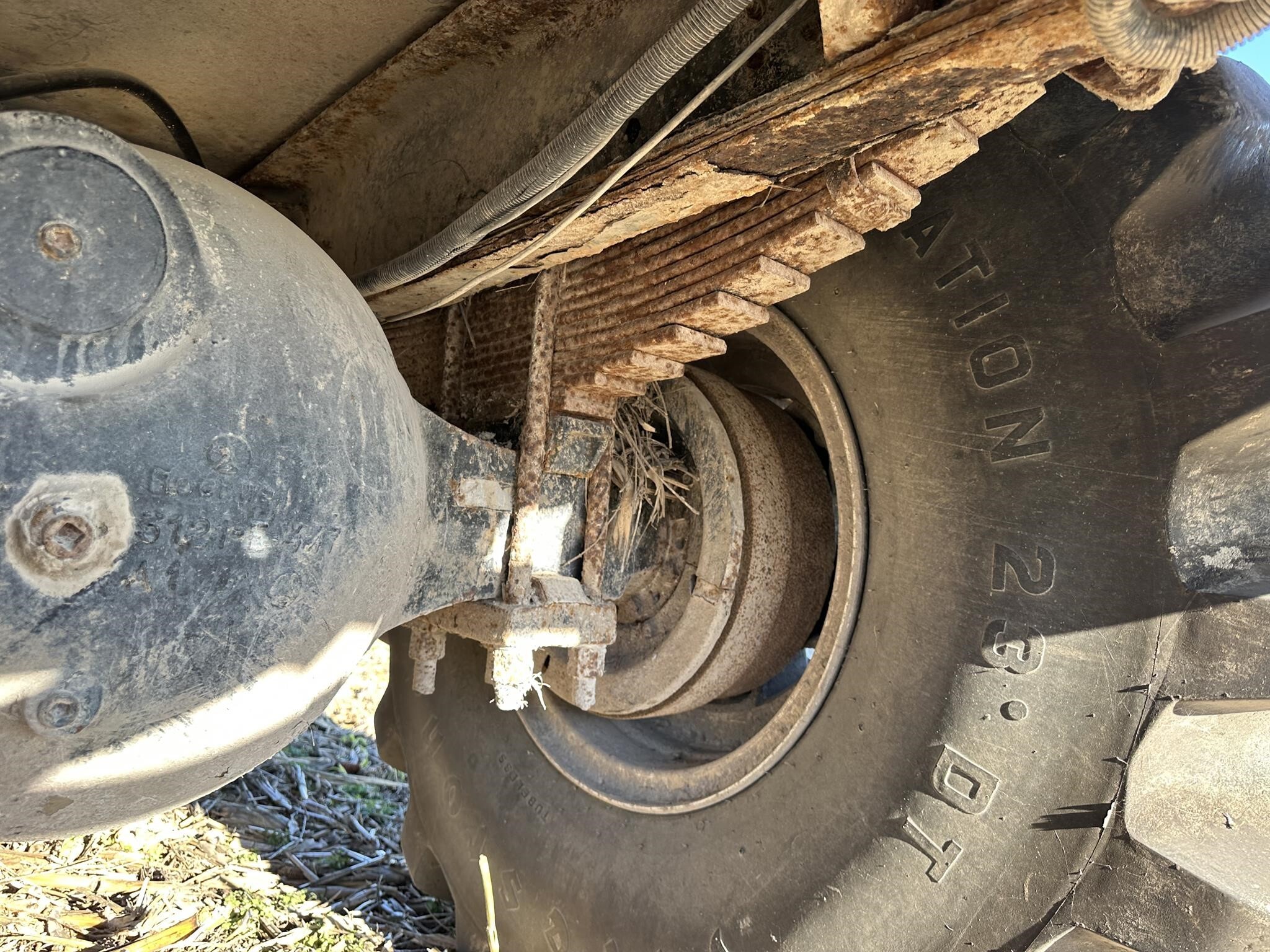  New Leader L3020 G4 Pull-Type Fertilizer Spreader