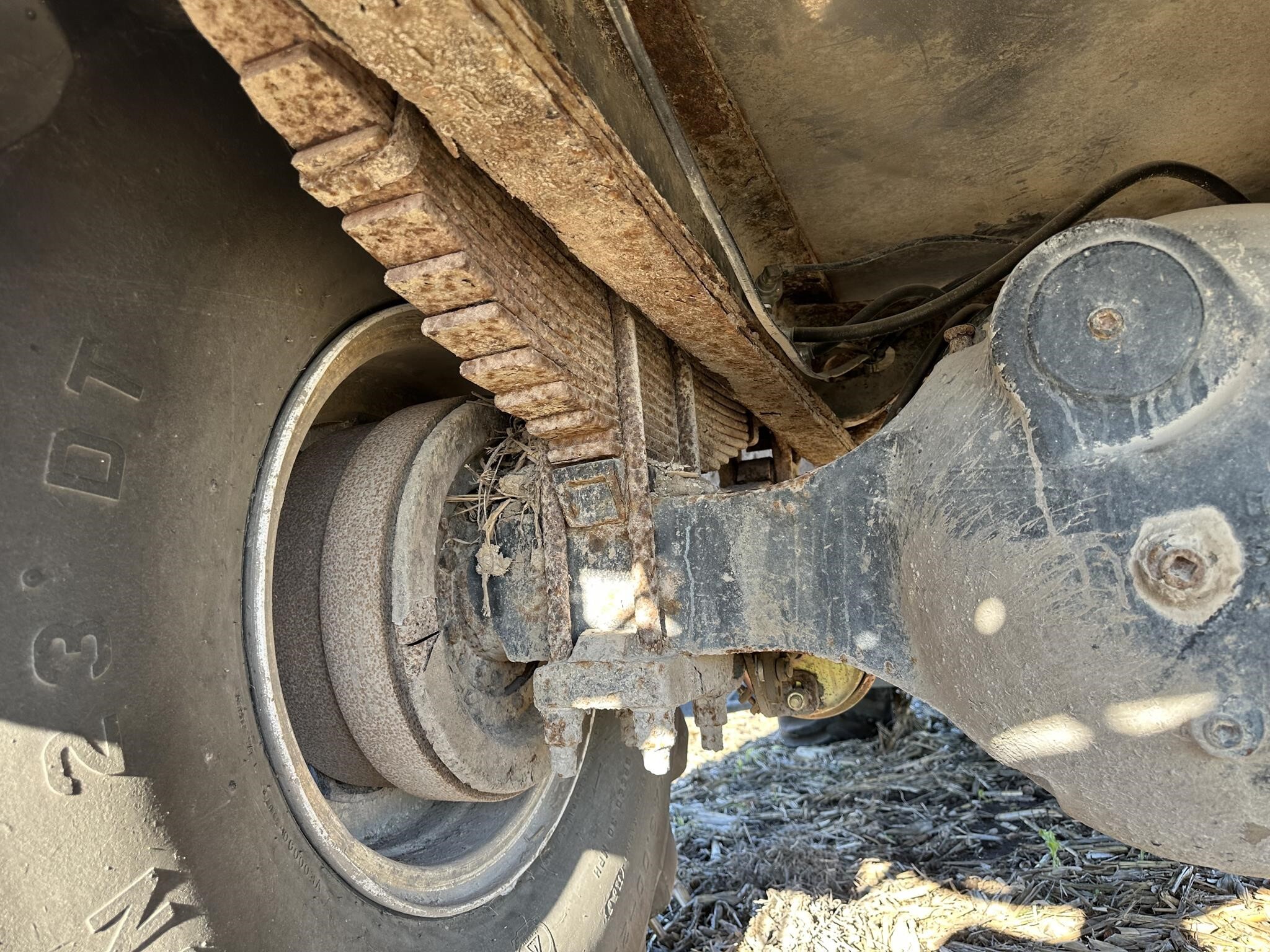  New Leader L3020 G4 Pull-Type Fertilizer Spreader