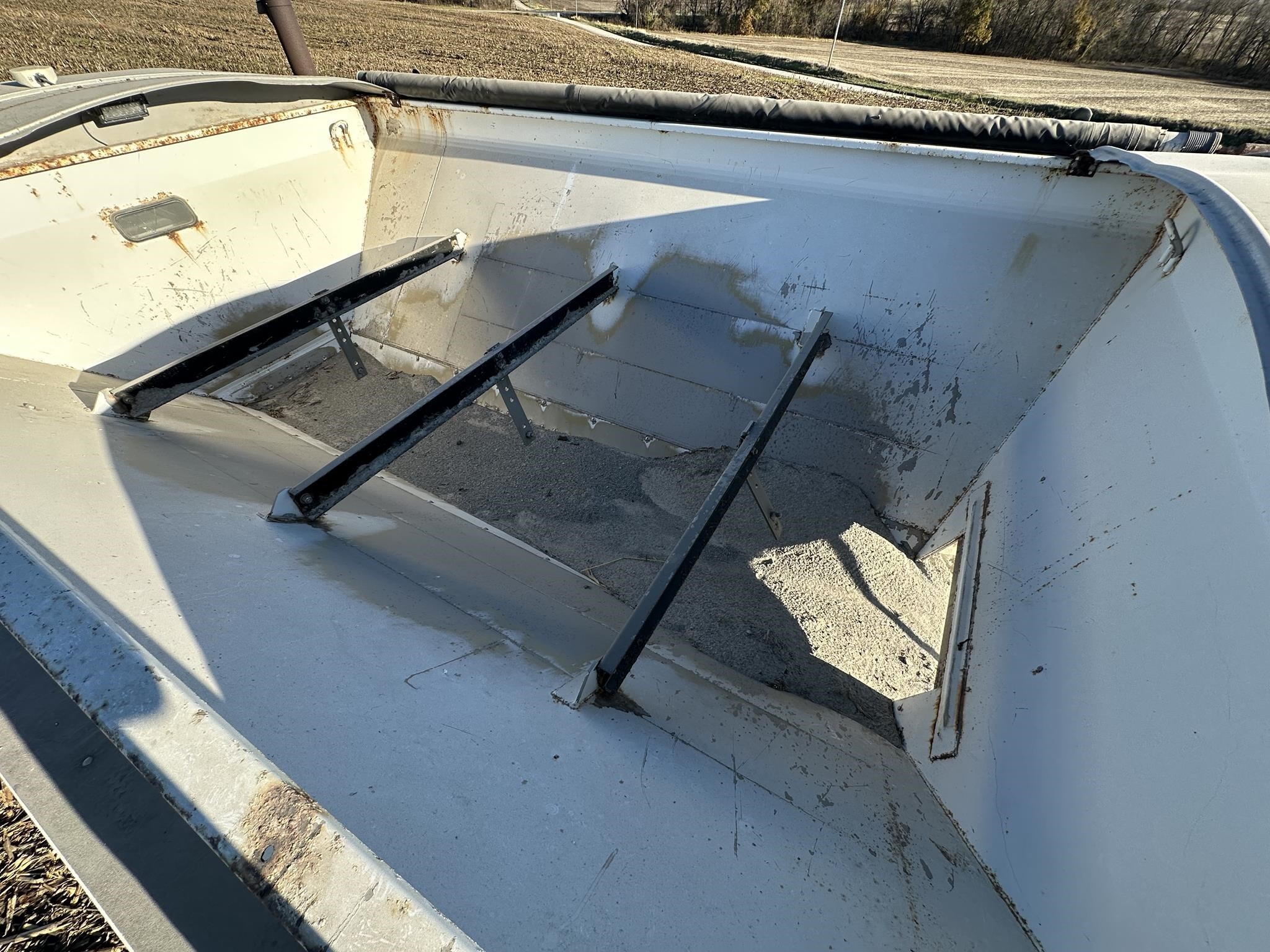  New Leader L3020 G4 Pull-Type Fertilizer Spreader