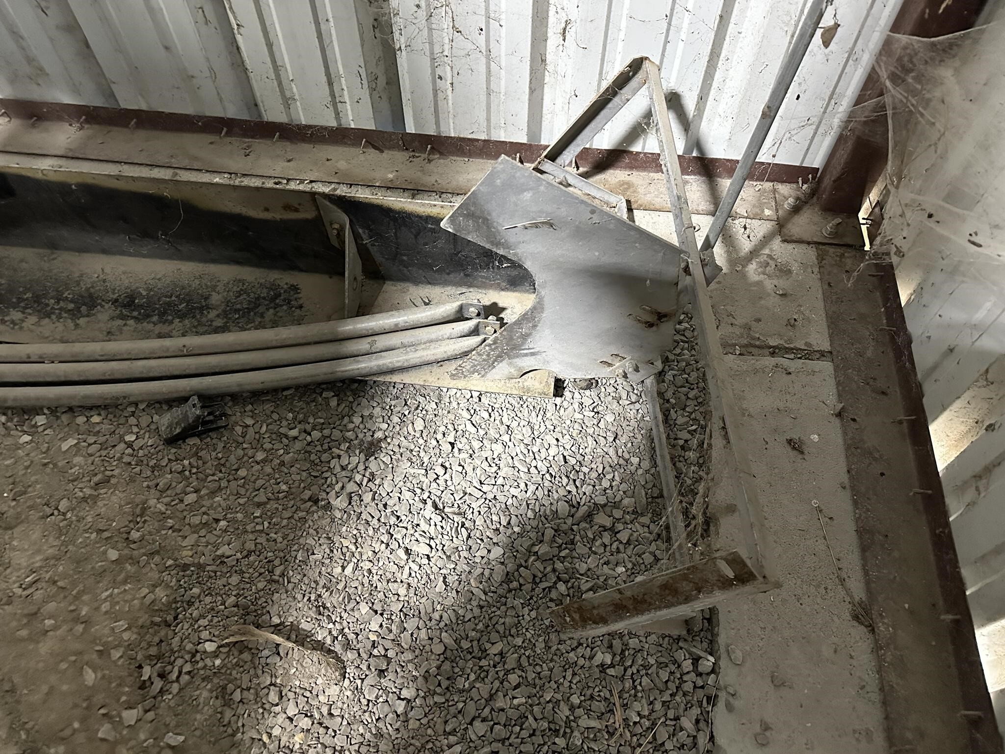  New Leader L3020 G4 Pull-Type Fertilizer Spreader