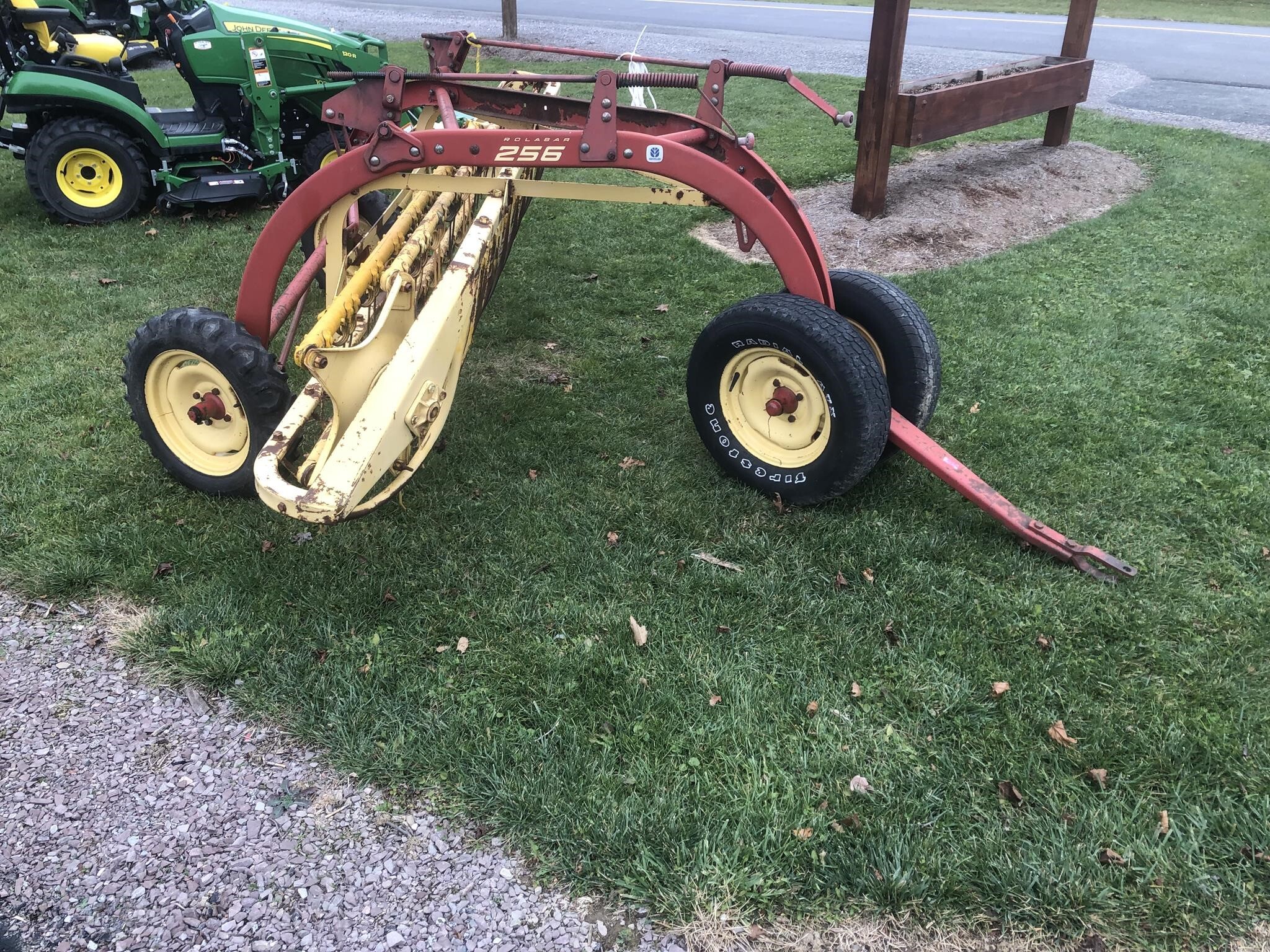  New Holland Rolabar 256 Rake