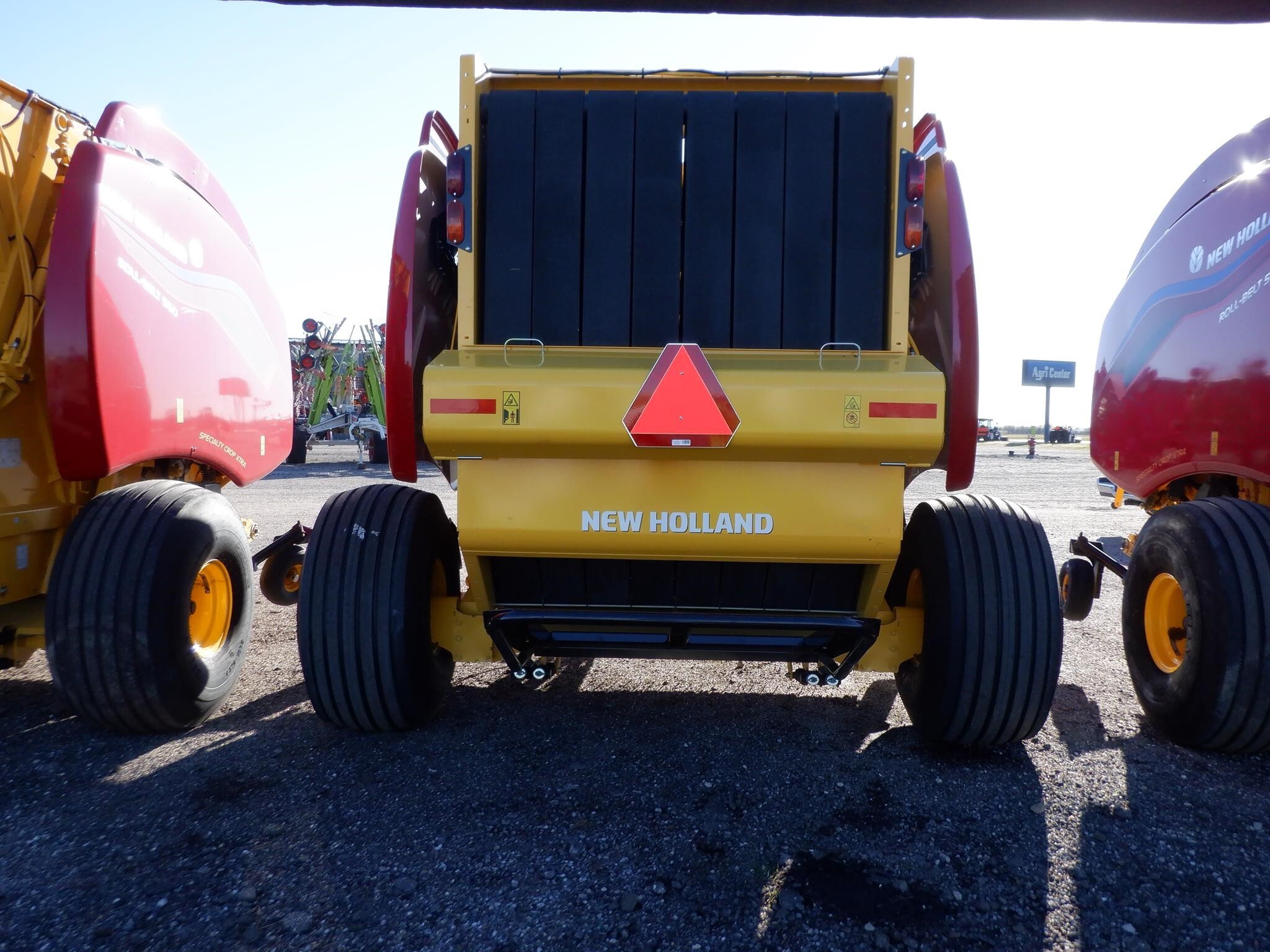 2024 New Holland Roll-Belt 560 Round Baler