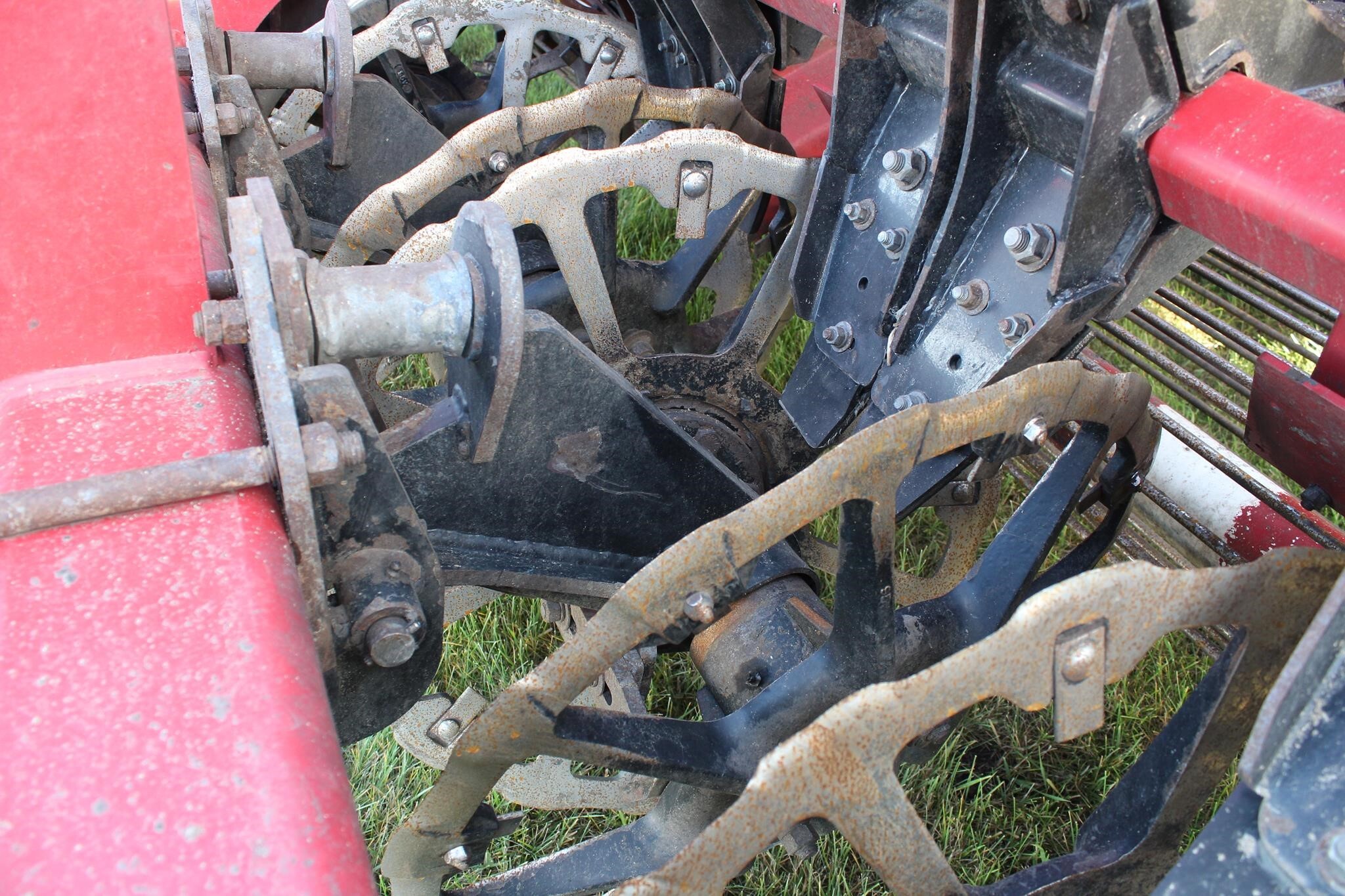 2018 Amity 2700 Beet Equipment