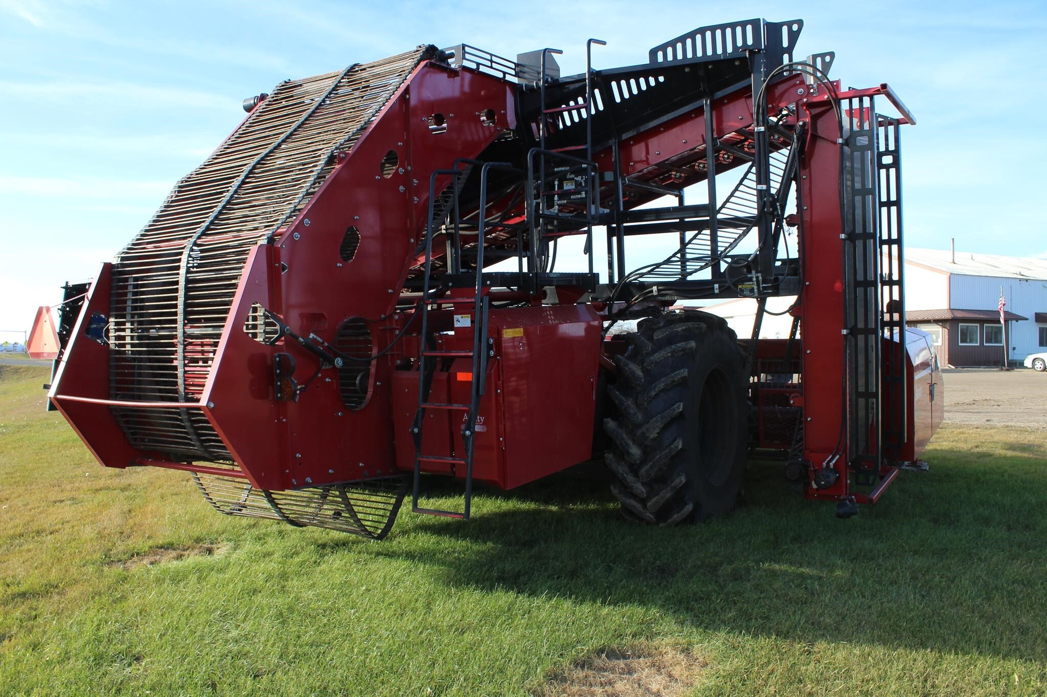 2018 Amity 2700 Beet Equipment