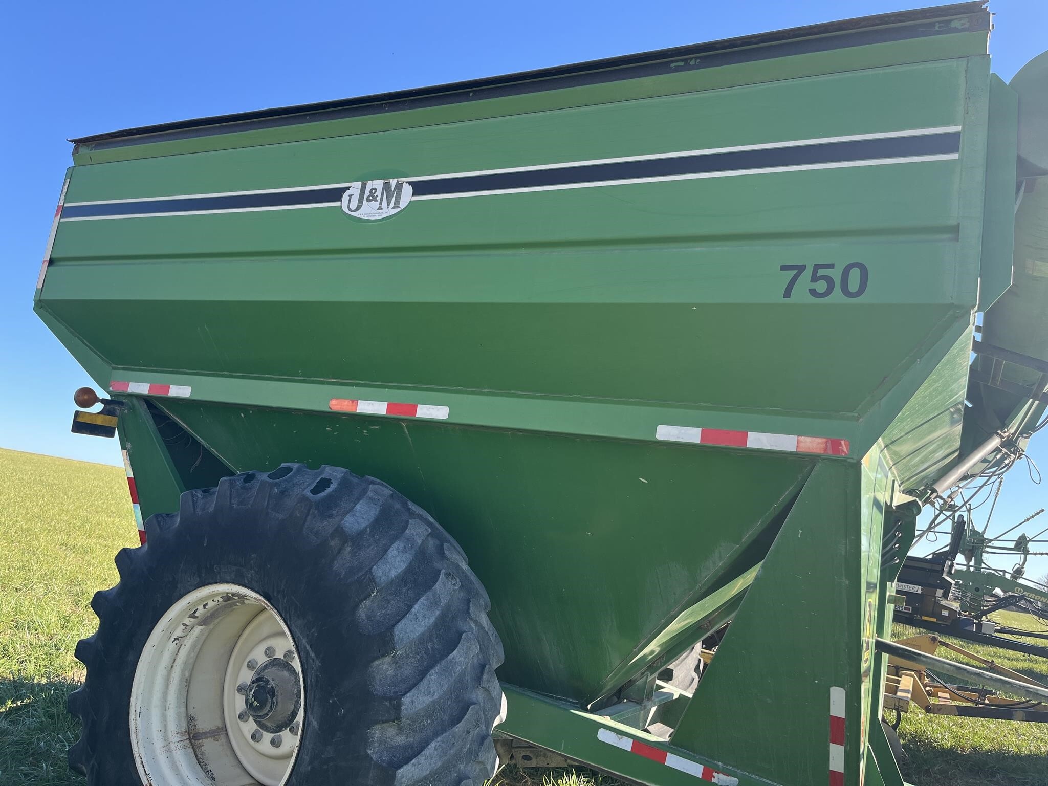  J&M 750 Grain Cart