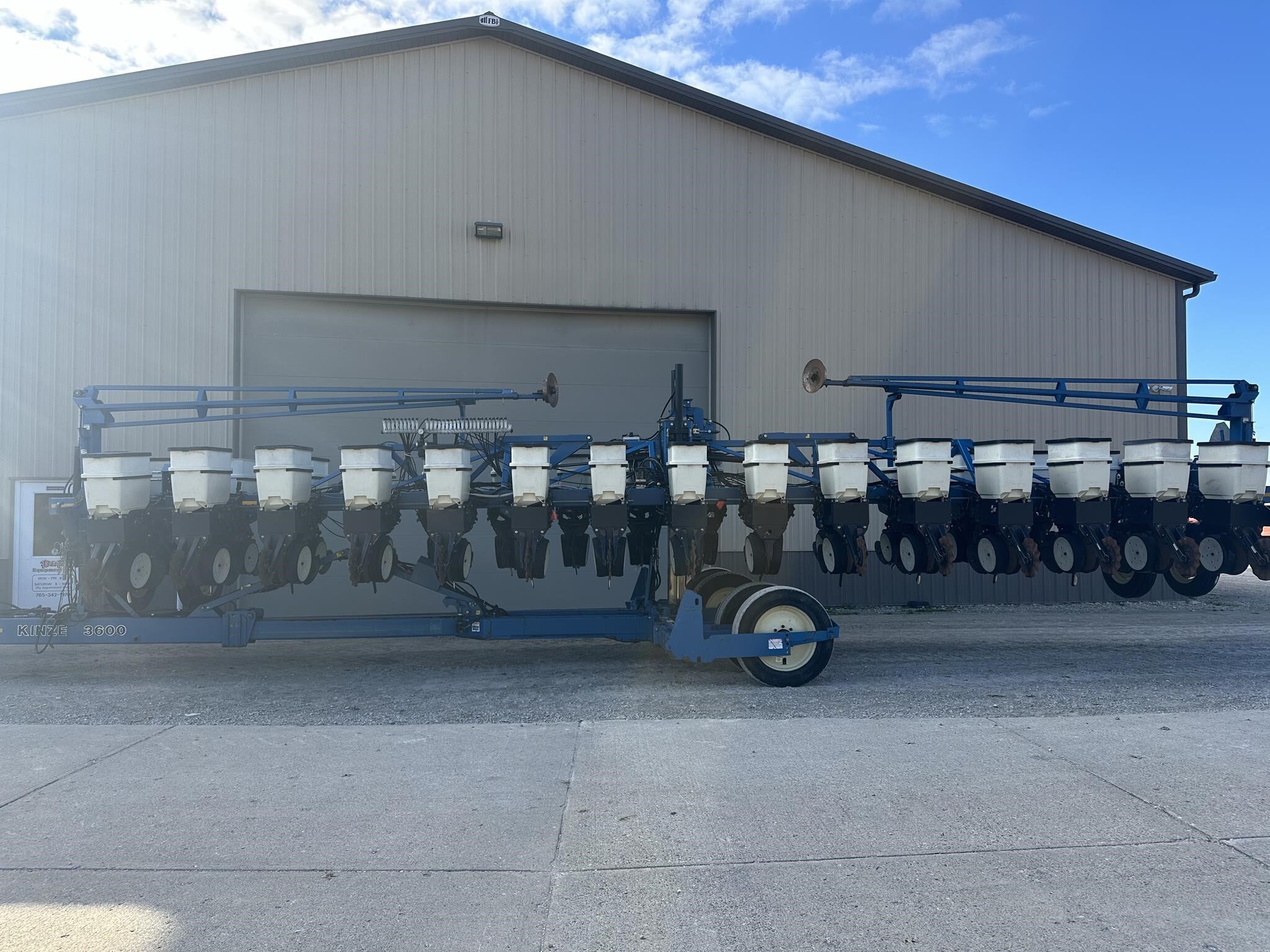 2002 Kinze 3600 Planter