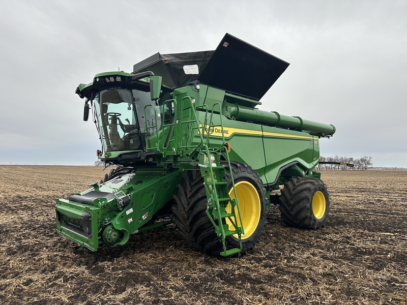 Used John Deere X9 1100 Combines for Sale - 64 Listings