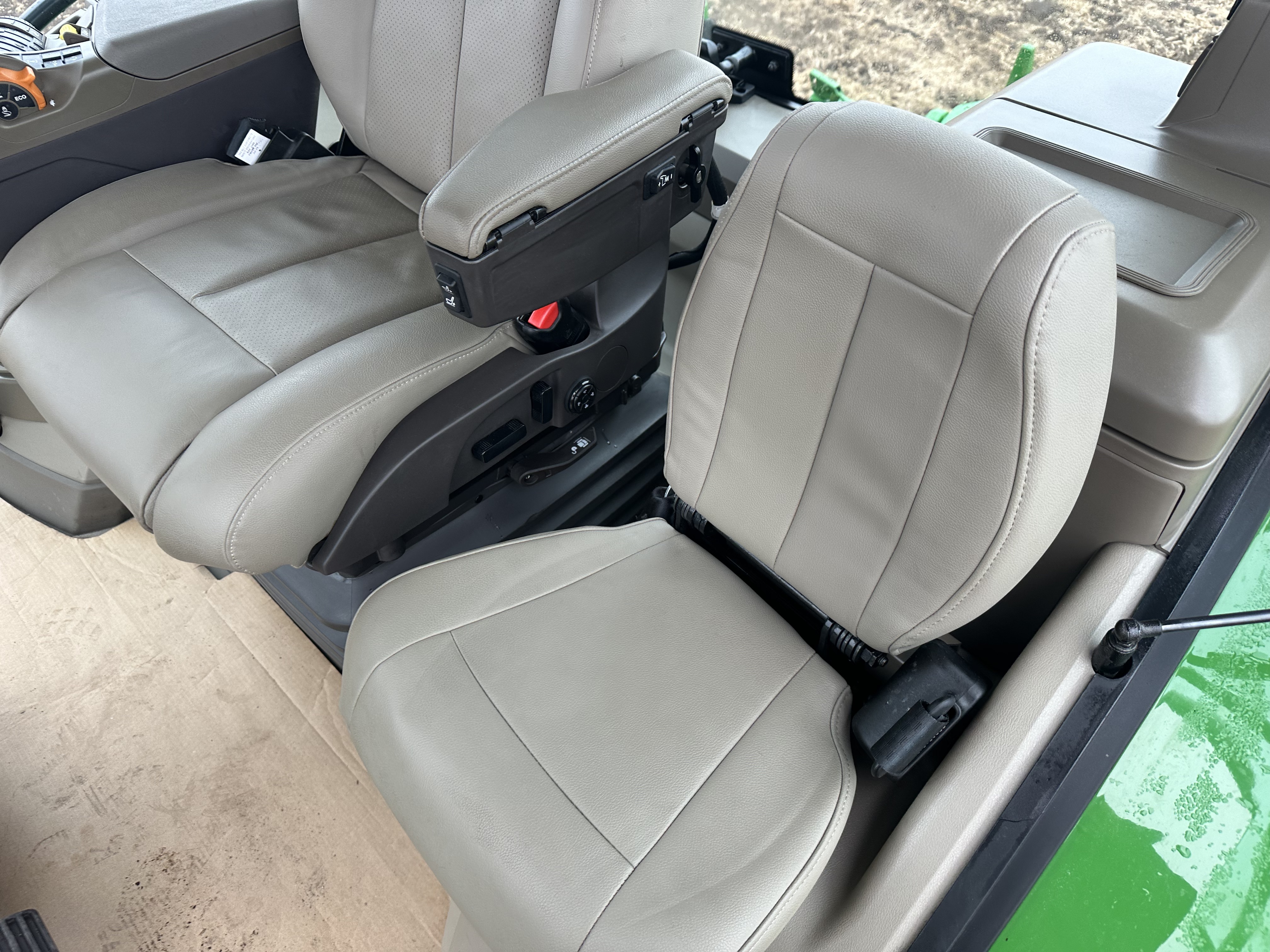 2023 John Deere 8R 310 Tractor