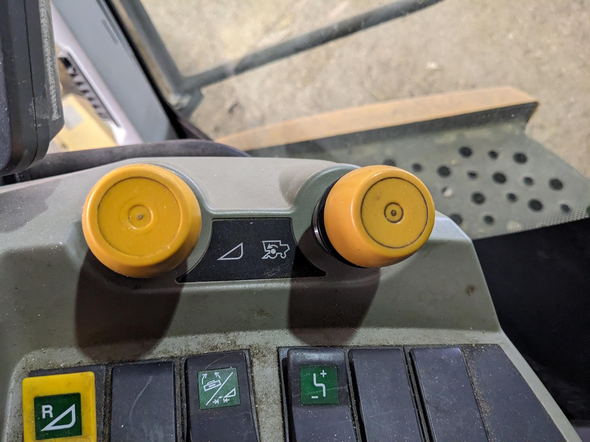 2011 Claas Lexion 740TT Combine