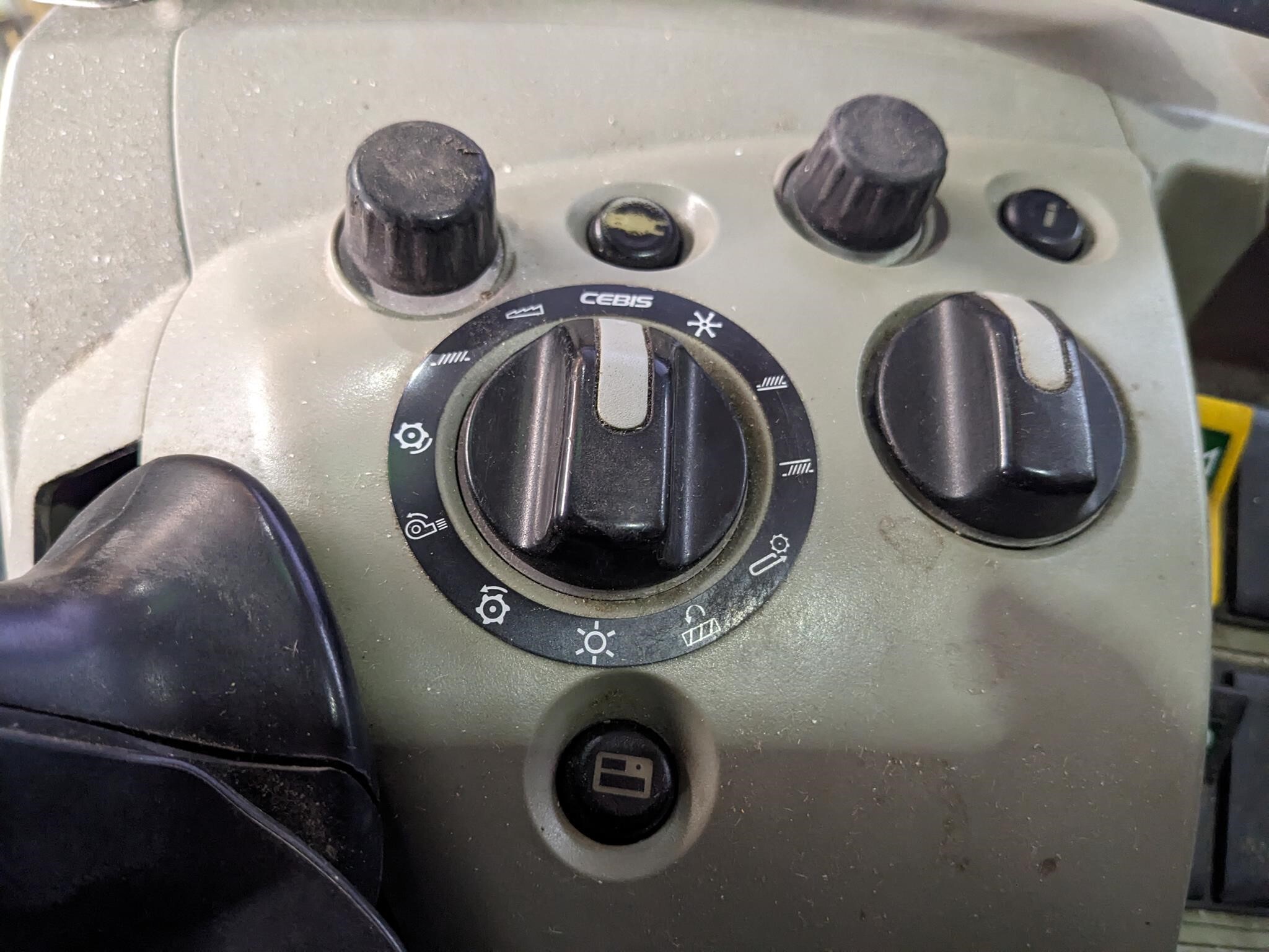 2011 Claas Lexion 740TT Combine