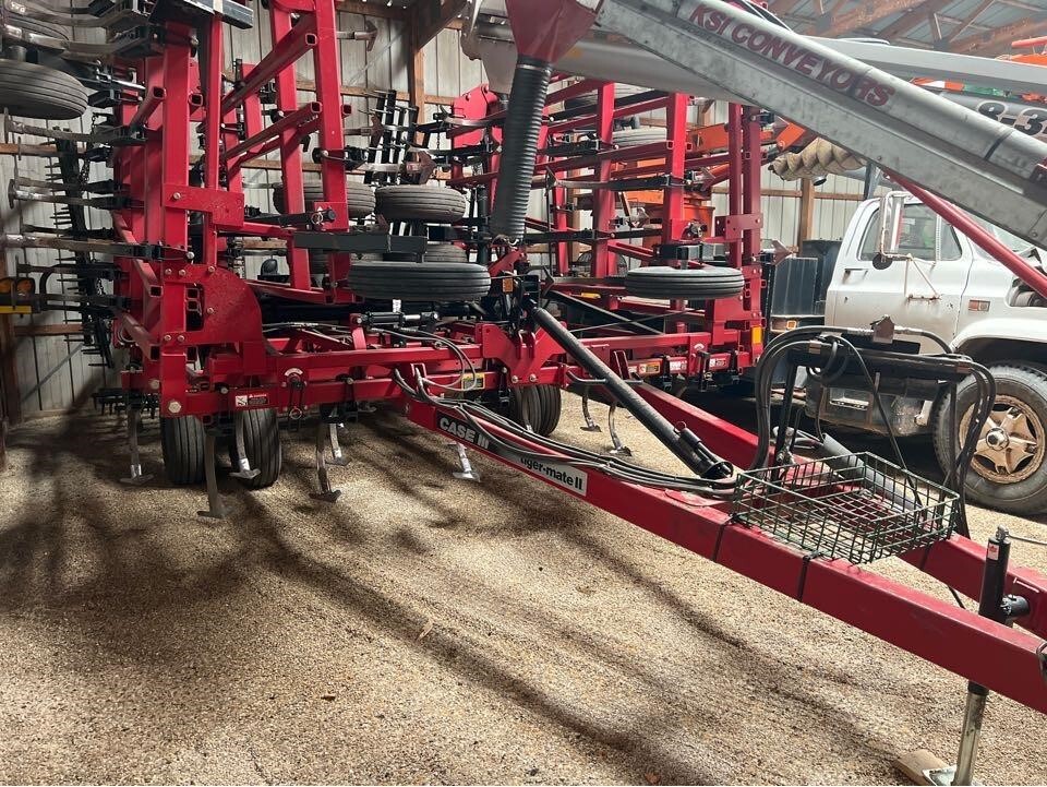 2008 Case IH Tigermate II Field Cultivator