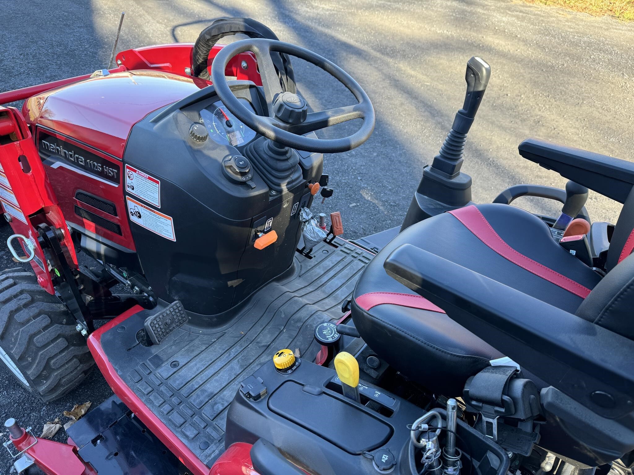  Mahindra 1126HST Tractor