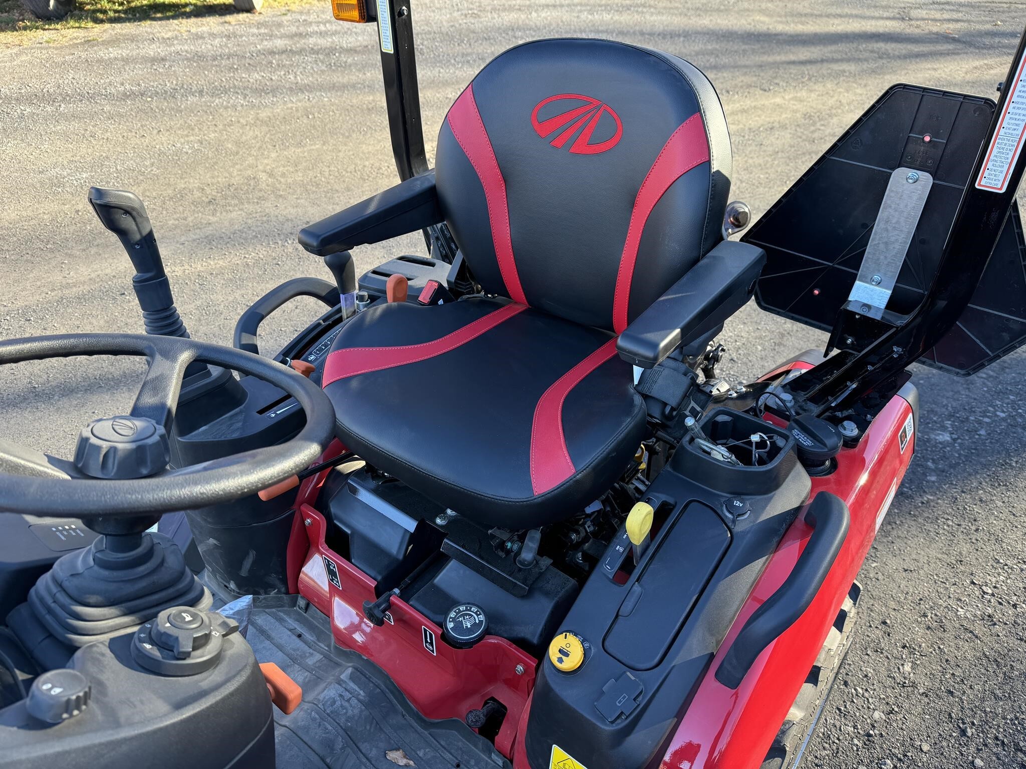  Mahindra 1126HST Tractor